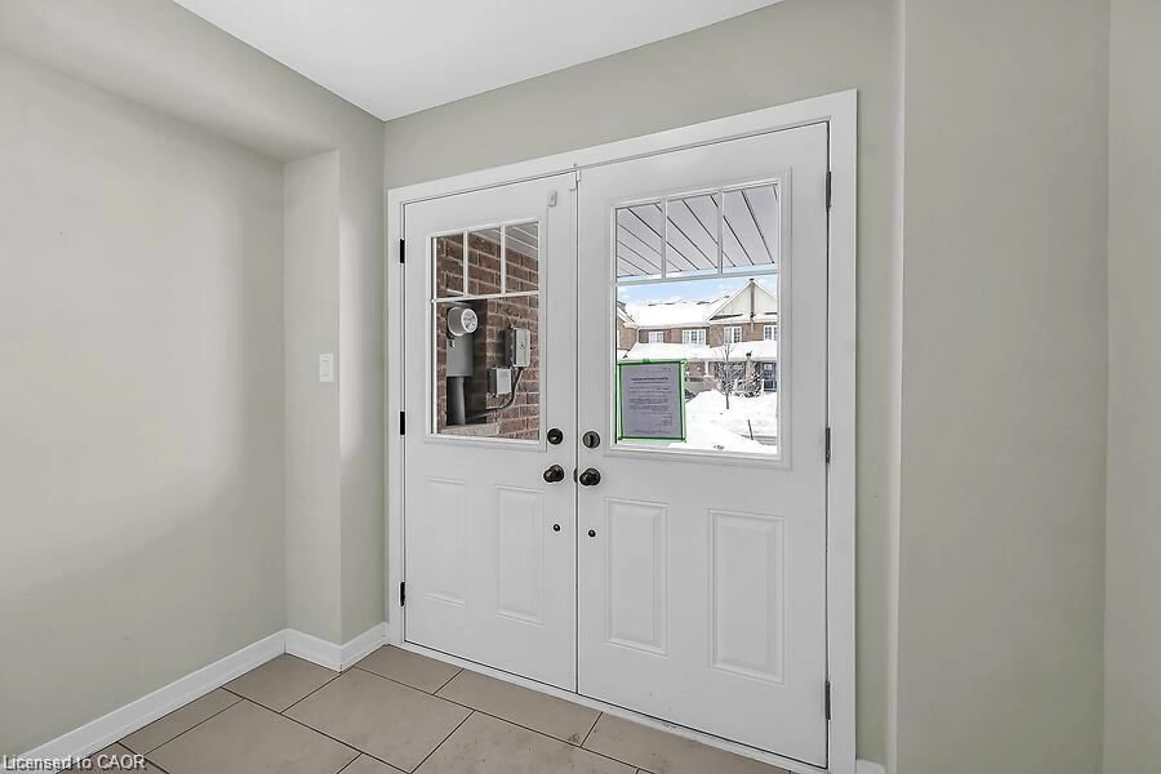Indoor entryway for 457 Queen Mary Dr, Brampton Ontario L7A 4L2
