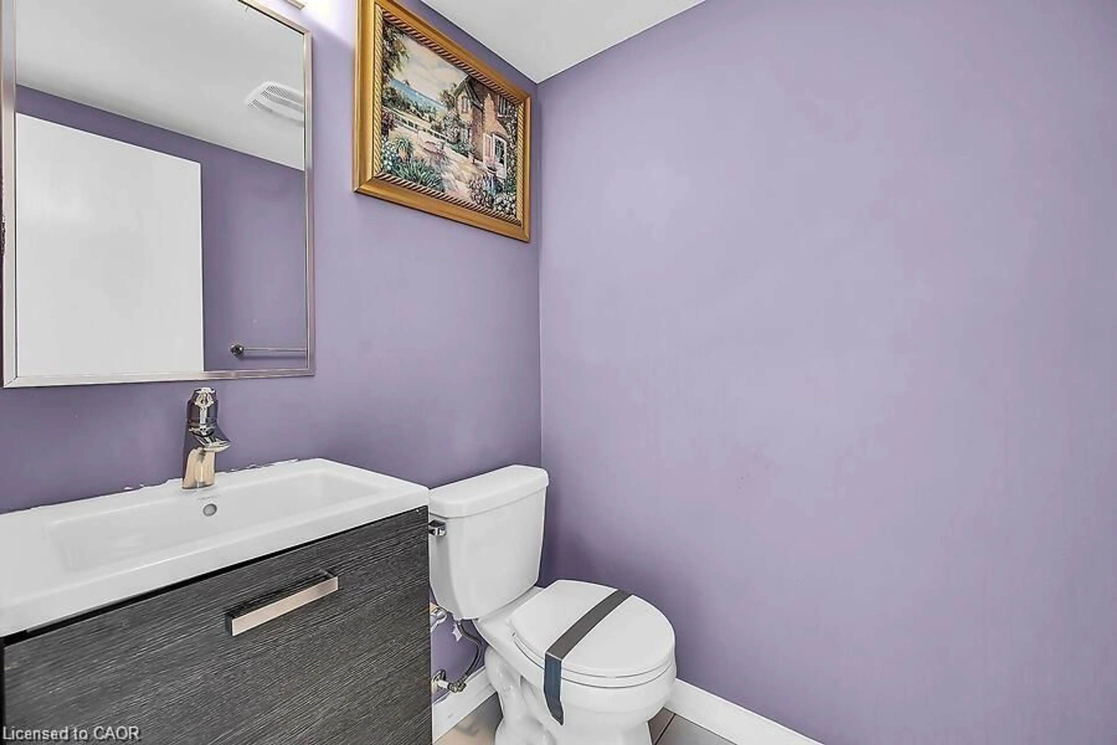 Standard bathroom, unknown for 457 Queen Mary Dr, Brampton Ontario L7A 4L2