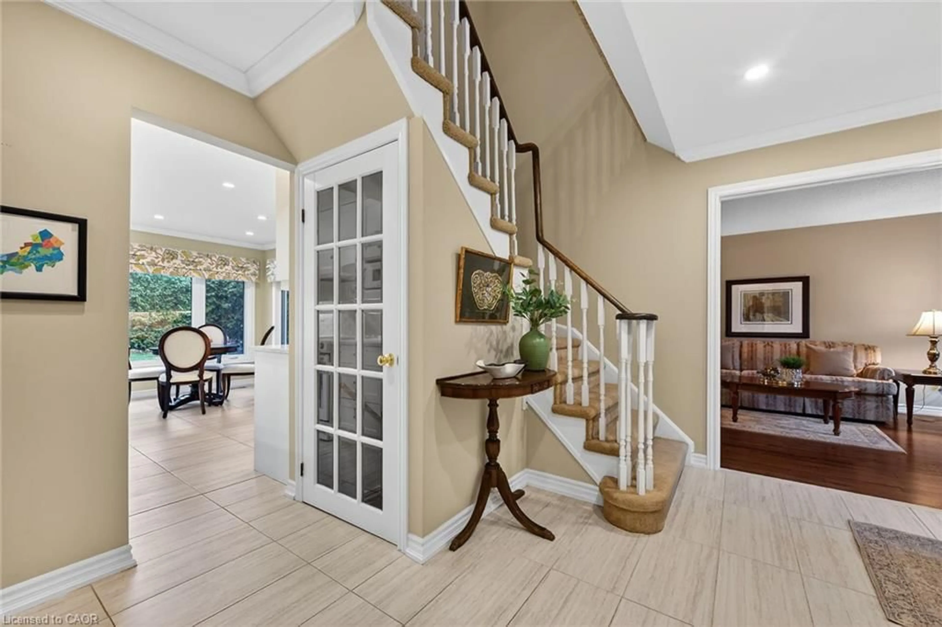 Indoor entryway for 17 Cammay Ave, Dundas Ontario L9H 6M4