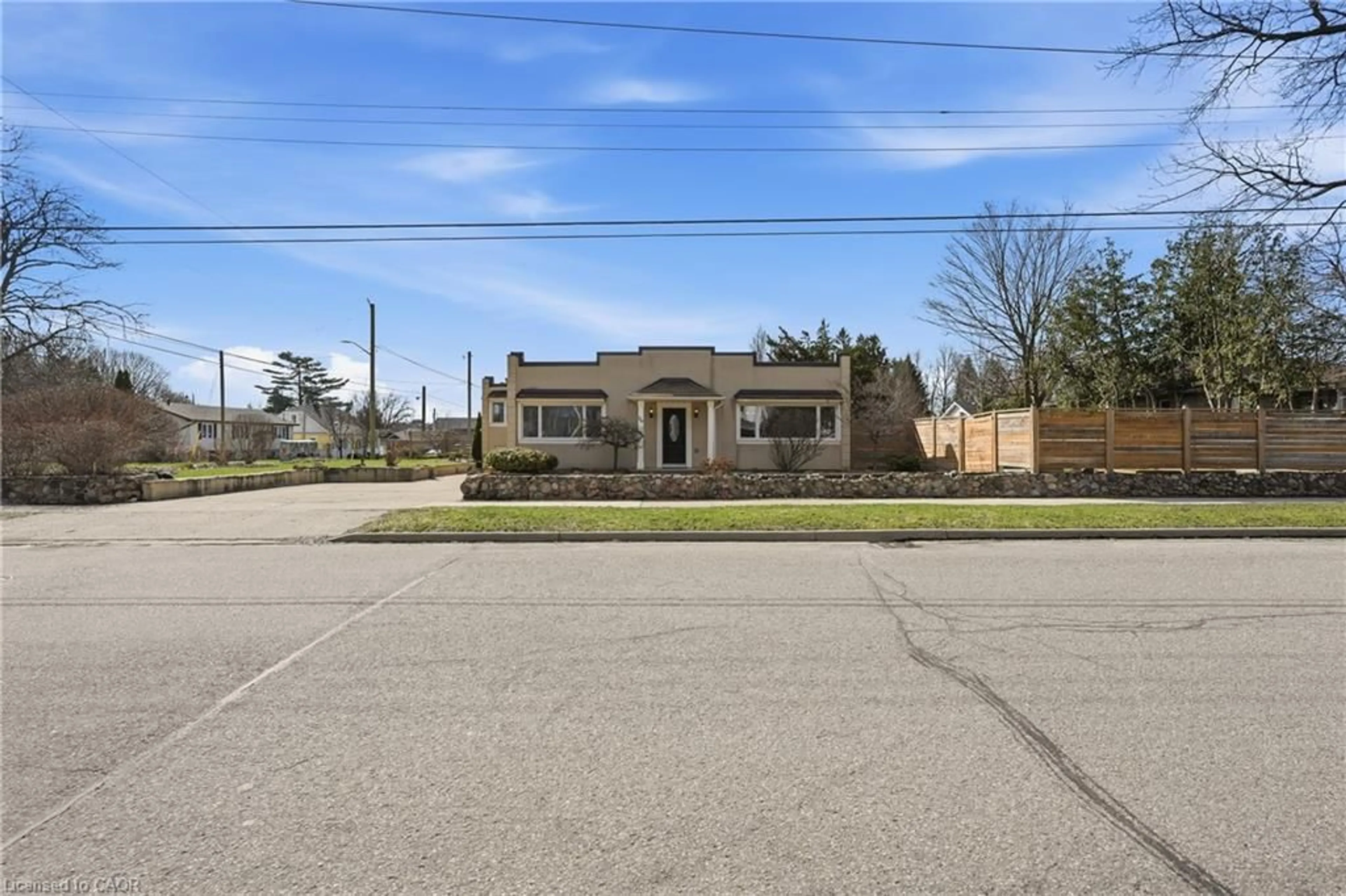 A pic from outside/outdoor area/front of a property/back of a property/a pic from drone, street for 56 King St, Georgetown Ontario L7G 2G4