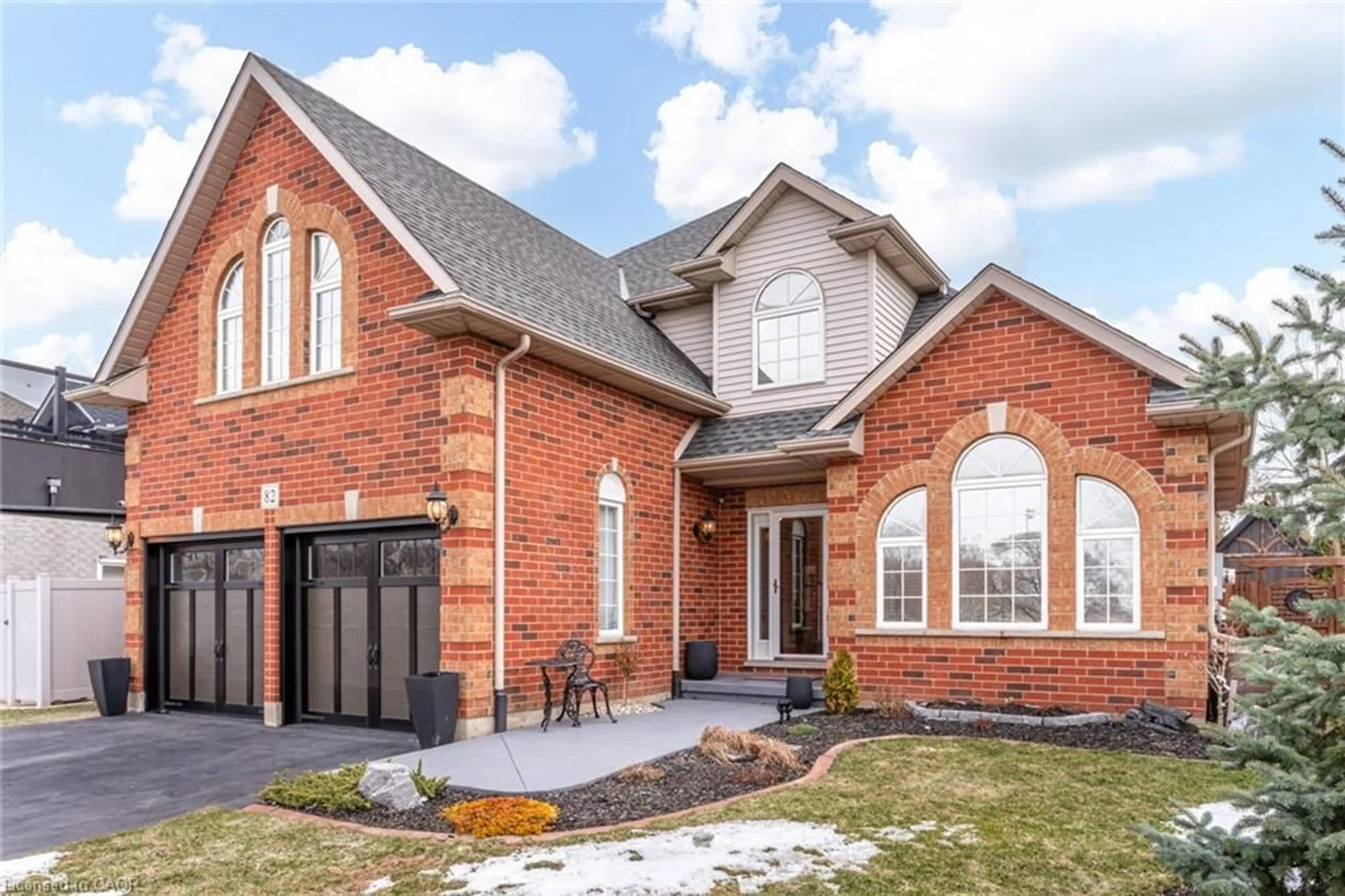 Home with brick exterior material, street for 82 Vansickle Rd, St. Catharines Ontario L2S 3Y6
