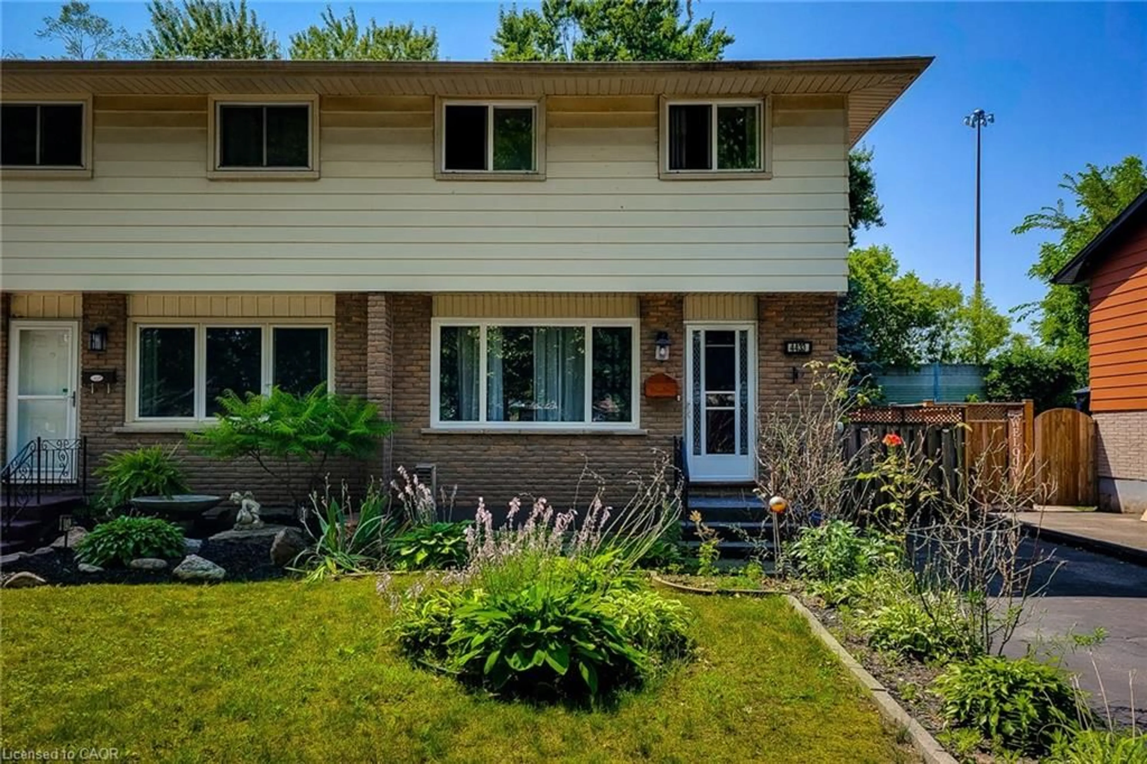 Home with vinyl exterior material, street for 4433 Meadowvale Dr, Niagara Falls Ontario L2E 5W8