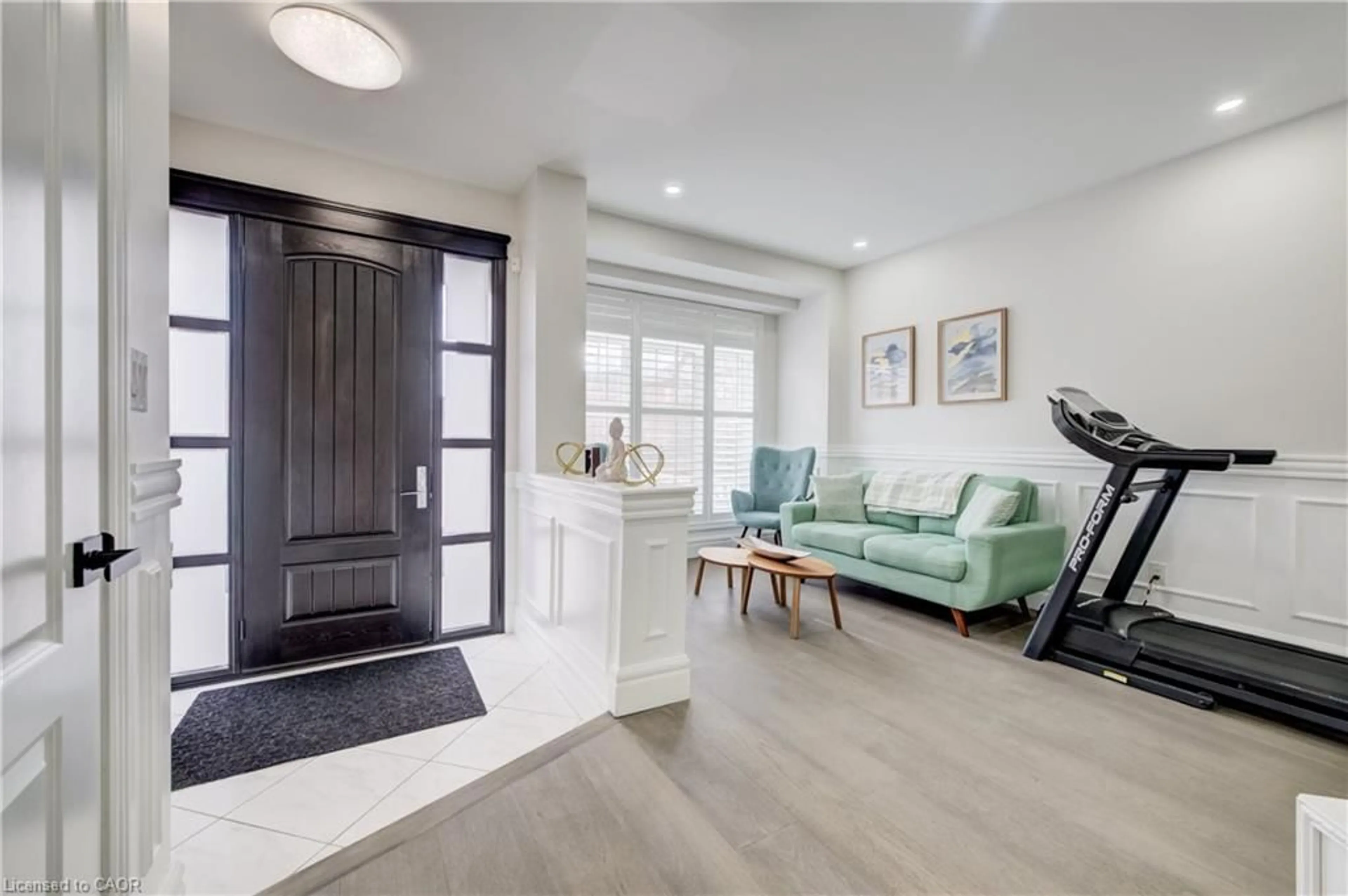 Indoor entryway for 4612 Doug Wright Dr, Burlington Ontario L7M 0L6