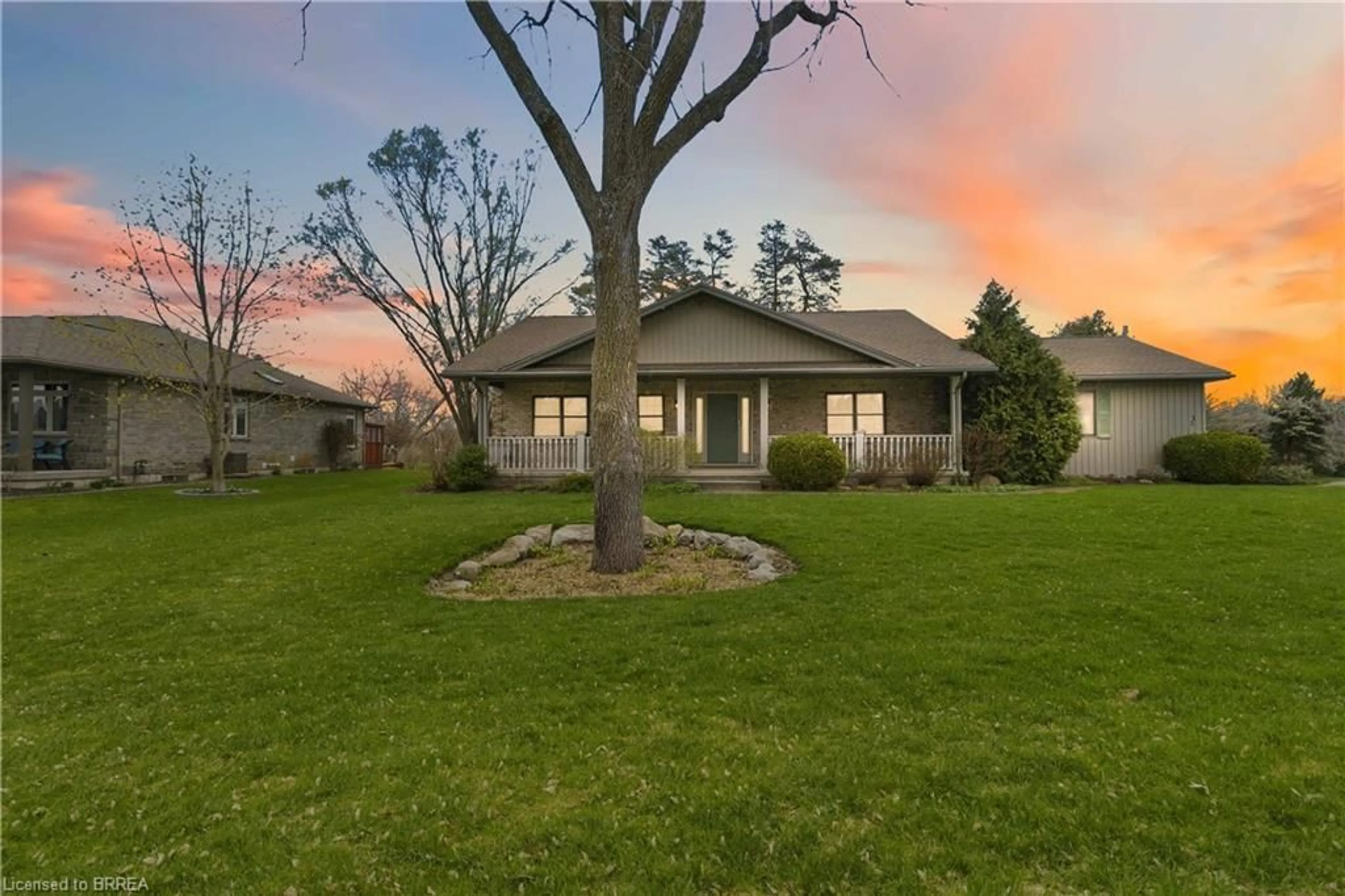 A pic from outside/outdoor area/front of a property/back of a property/a pic from drone, unknown for 22 Robinson Rd, Waterford Ontario N0E 1Y0