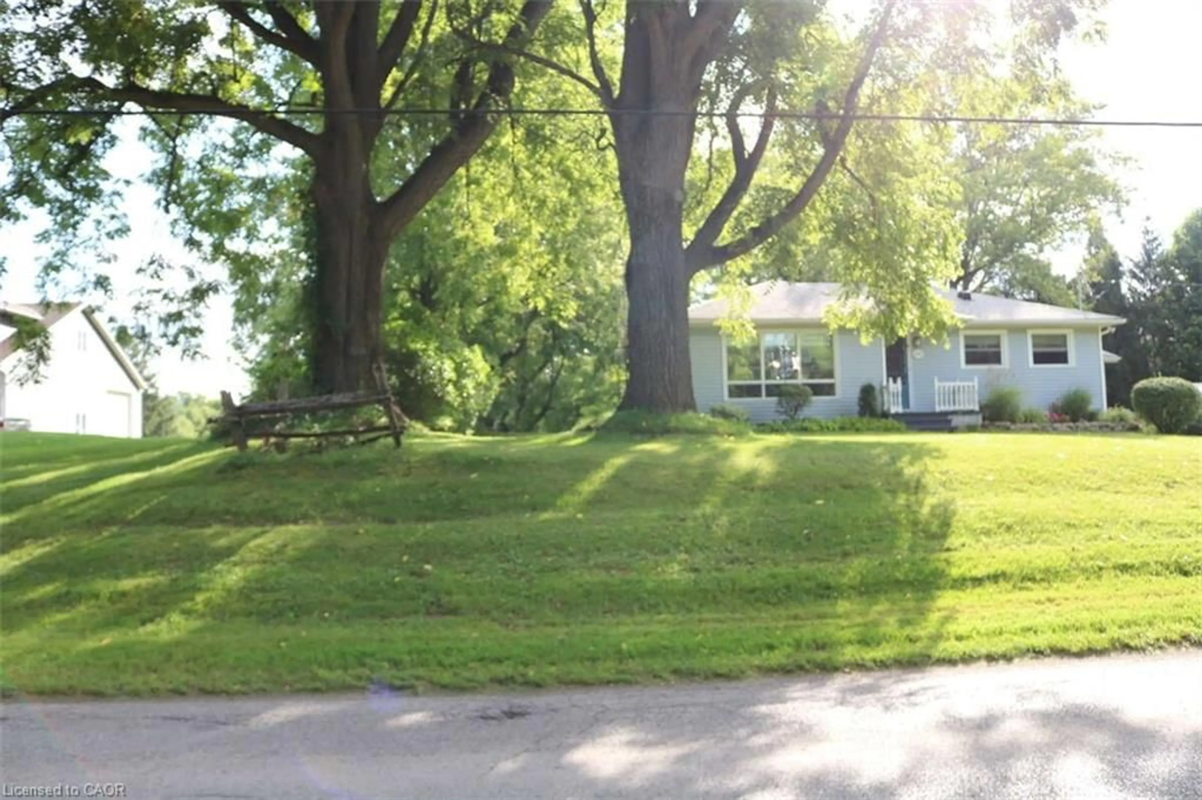 A pic from outside/outdoor area/front of a property/back of a property/a pic from drone, street for 1109 Effingham St, Pelham Ontario L0S 1C0