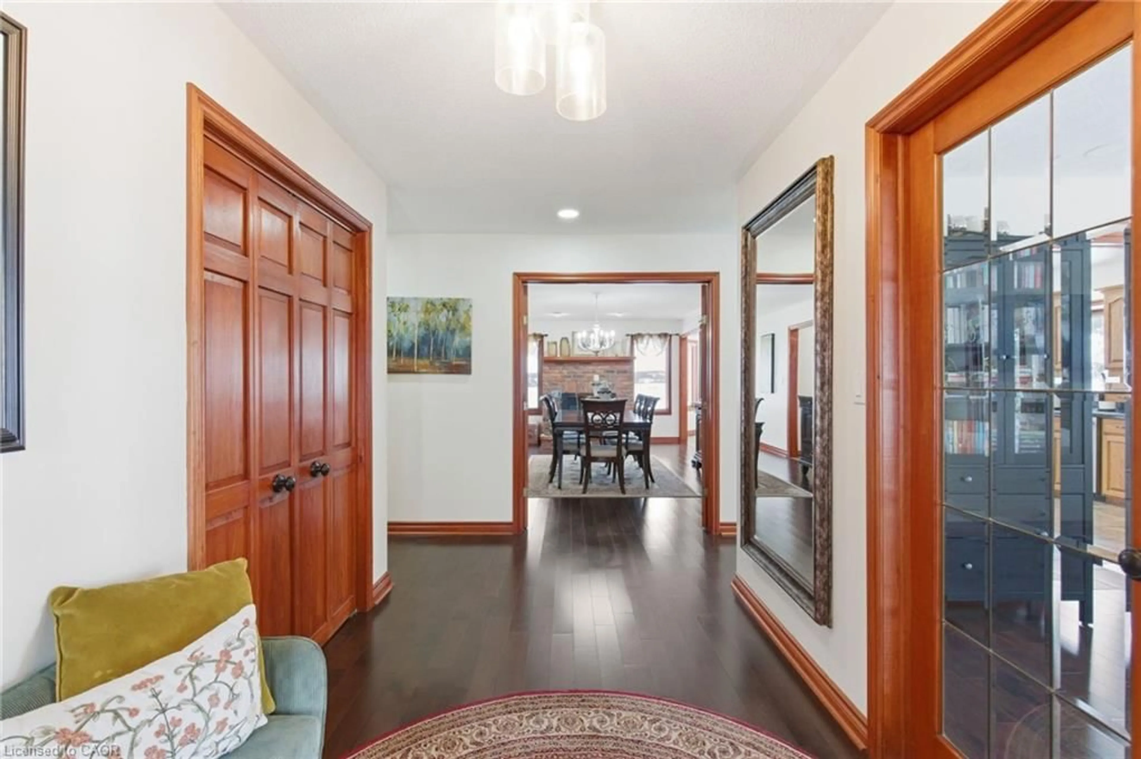 Indoor foyer for 3810 River Rd, Caledonia Ontario N3W 2K7