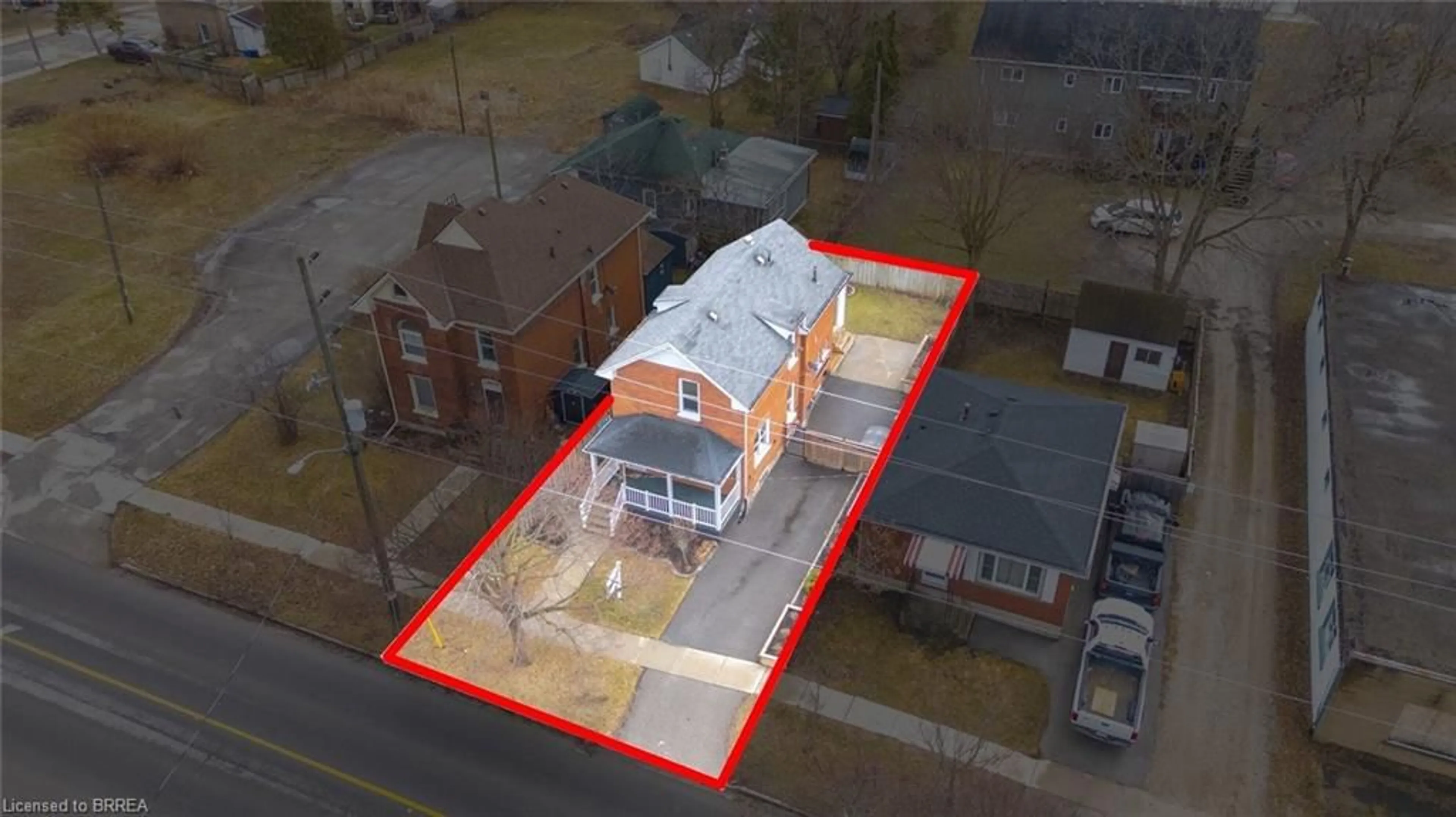 A pic from outside/outdoor area/front of a property/back of a property/a pic from drone, building for 188 Grand River Ave, Brantford Ontario N3T 4X9