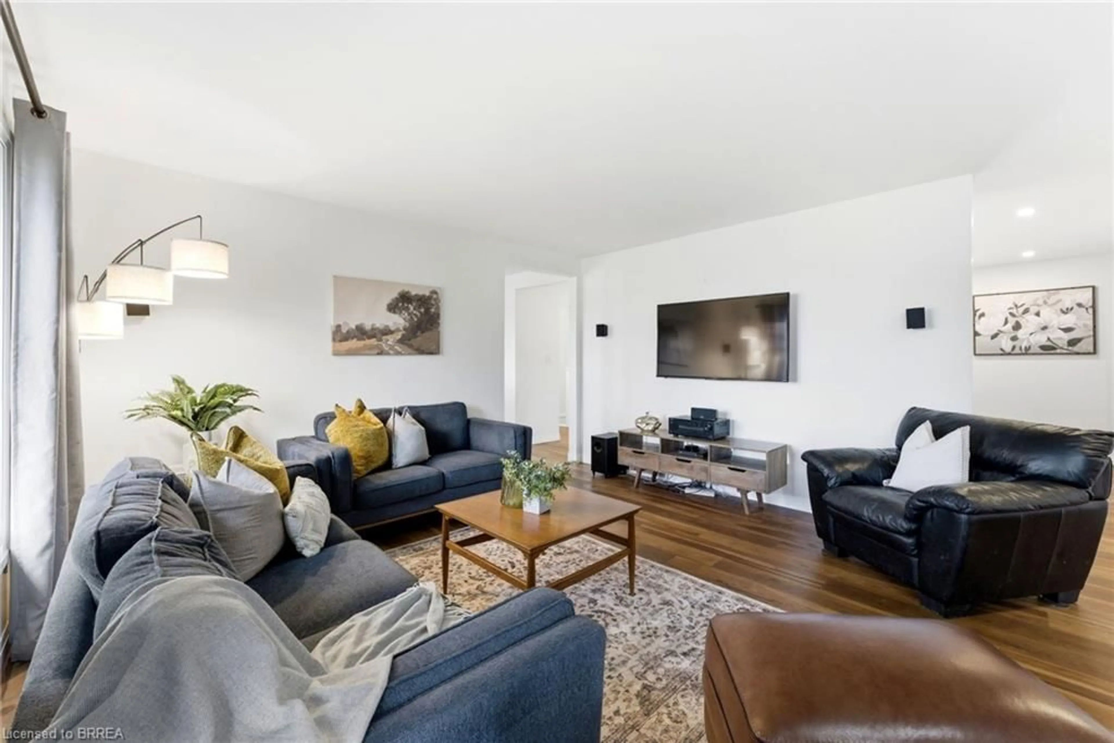 Living room with furniture, wood/laminate floor for 3 Mill St, Brantford Ontario N3T 0M6