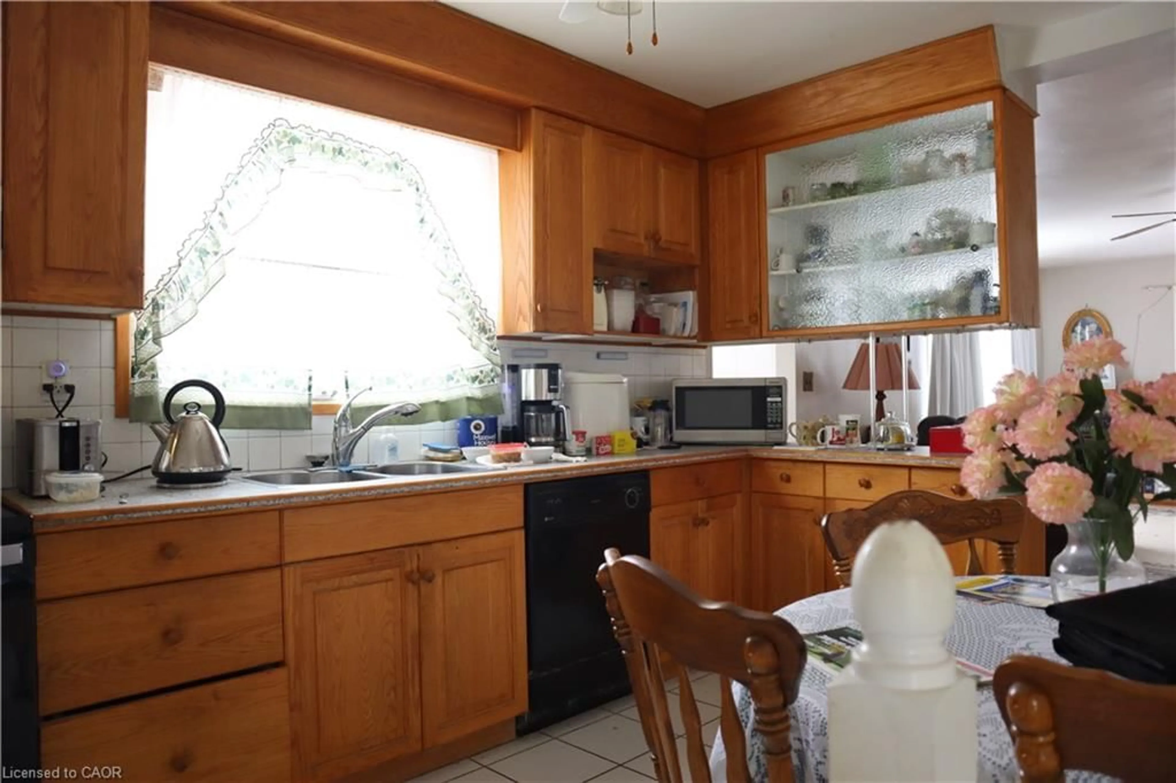 Standard kitchen, unknown for 288 First Ave, Welland Ontario L3C 1Y8