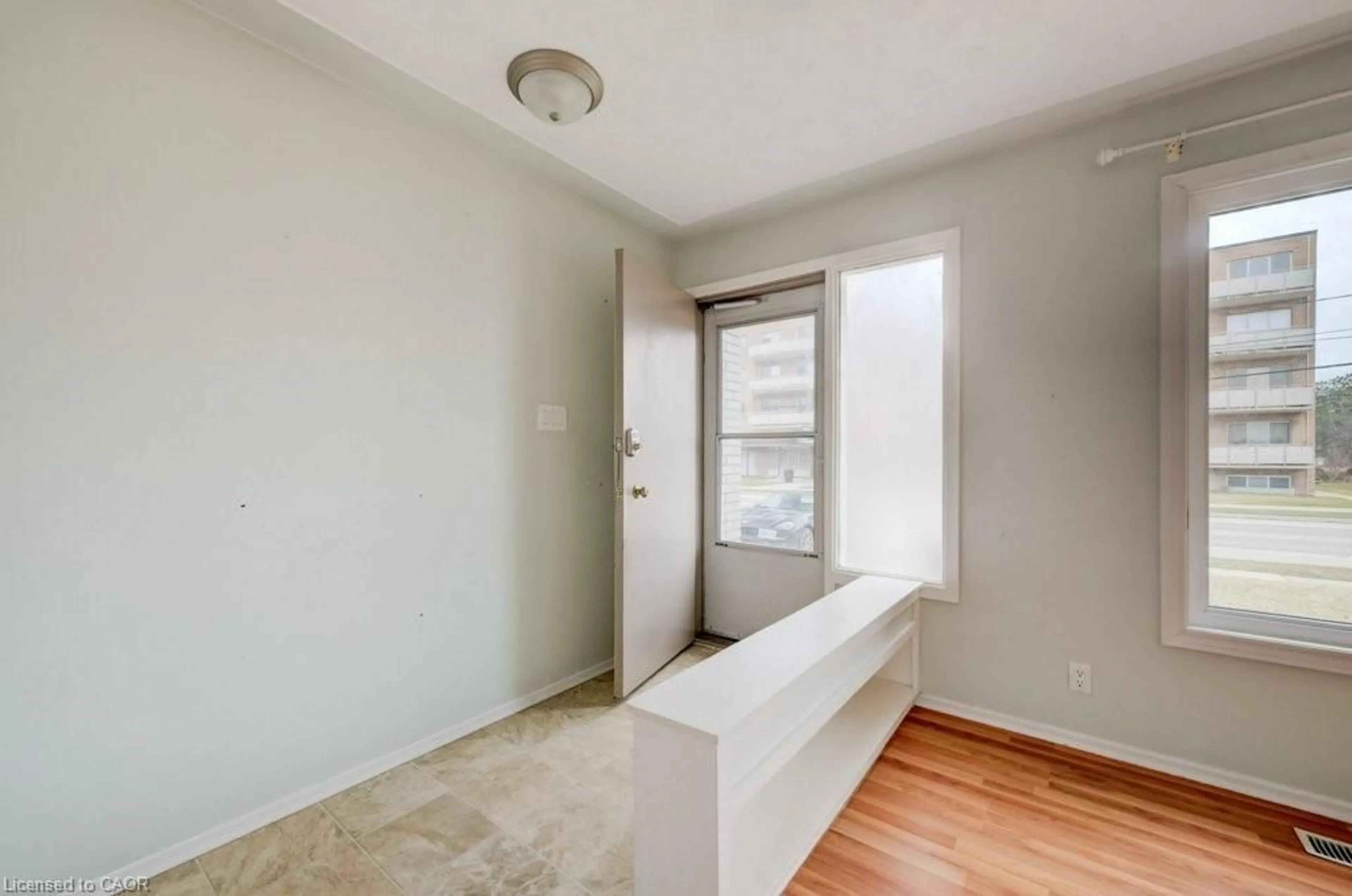 Indoor entryway for 151 Franklin St, Kitchener Ontario N2A 1Y3
