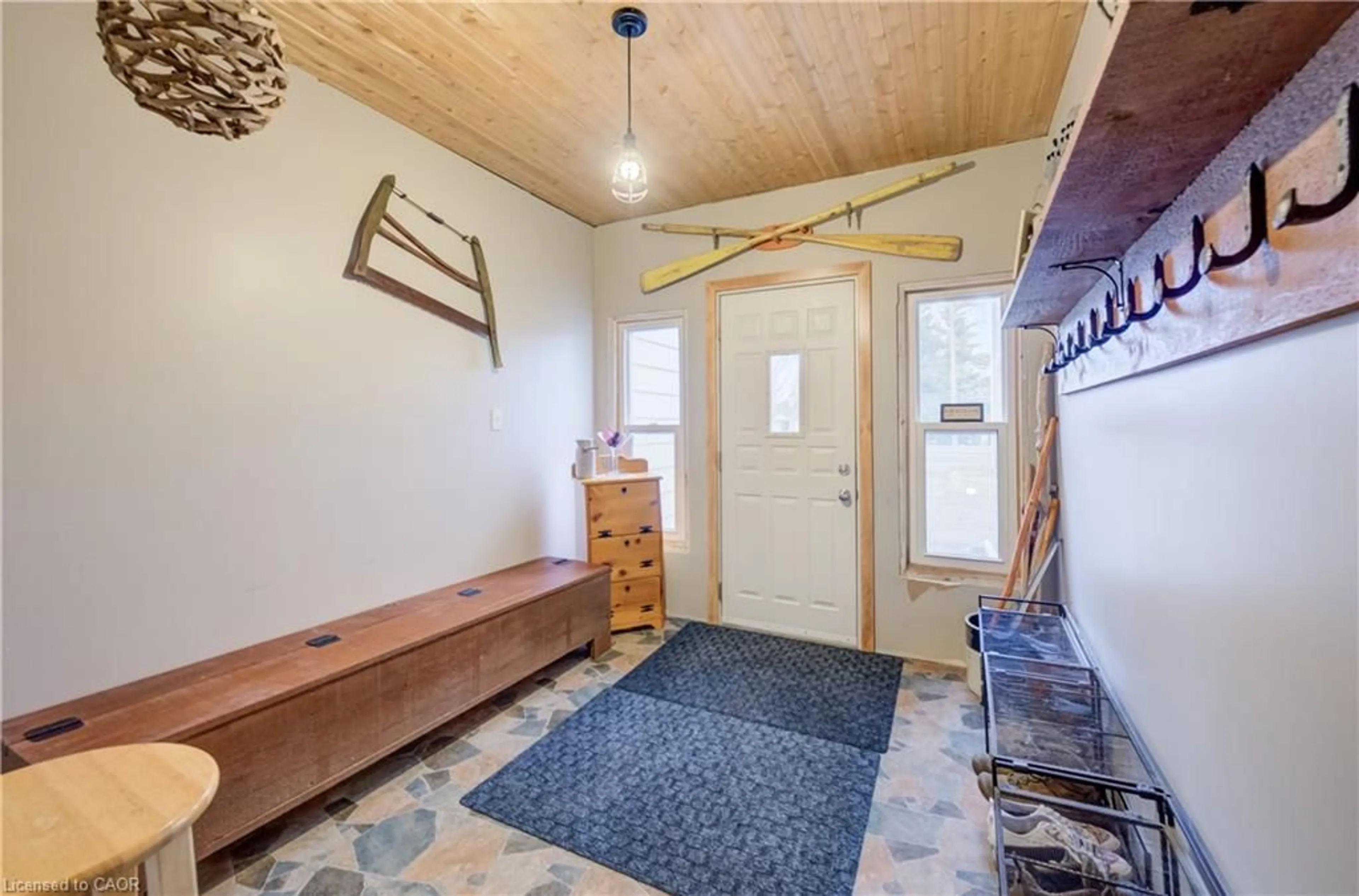 Indoor entryway for 1864 Coronation Blvd, Cambridge Ontario N3H 3S2