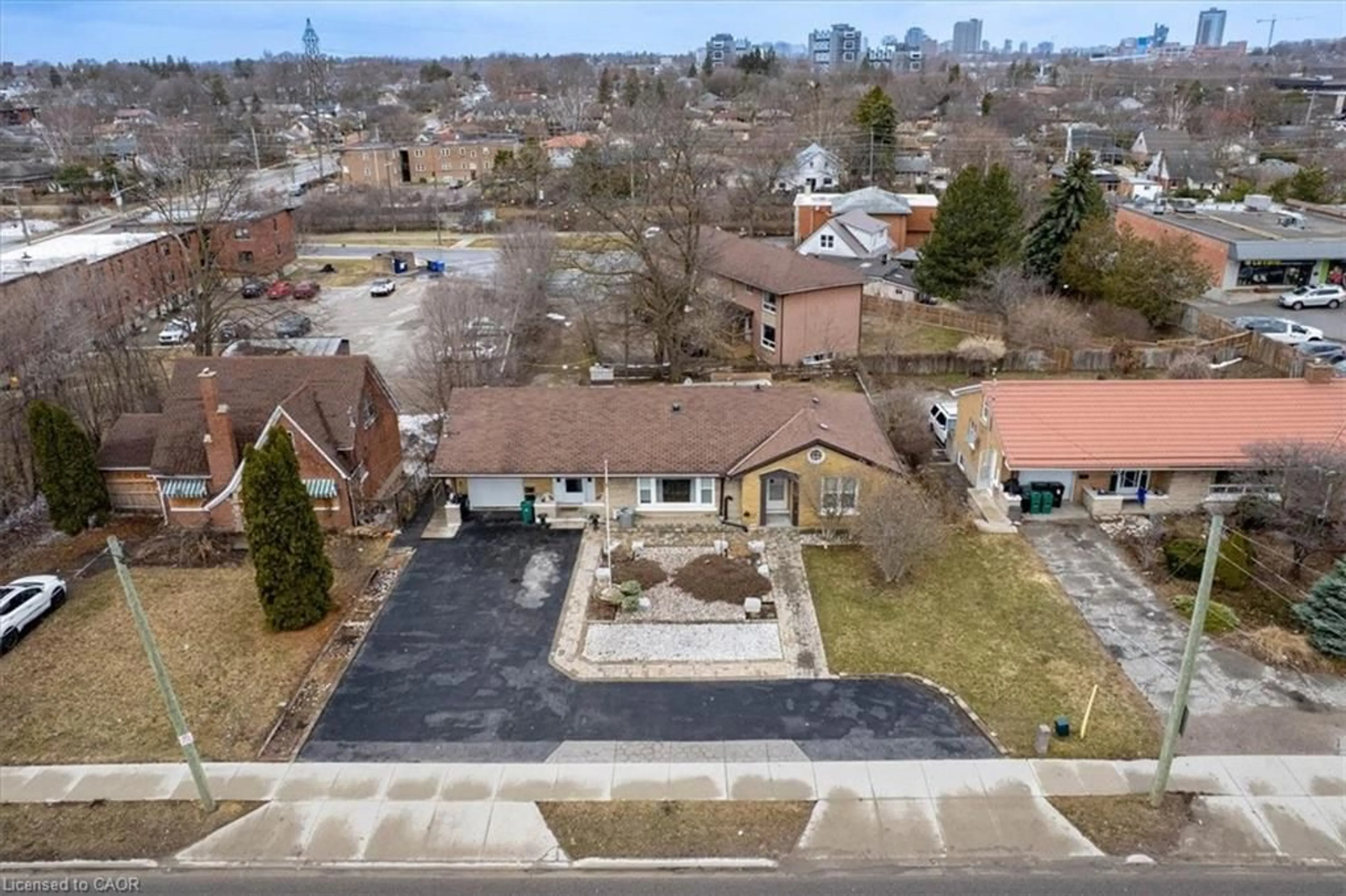A pic from outside/outdoor area/front of a property/back of a property/a pic from drone, street for 230 Highland Rd, Kitchener Ontario N2M 3C2