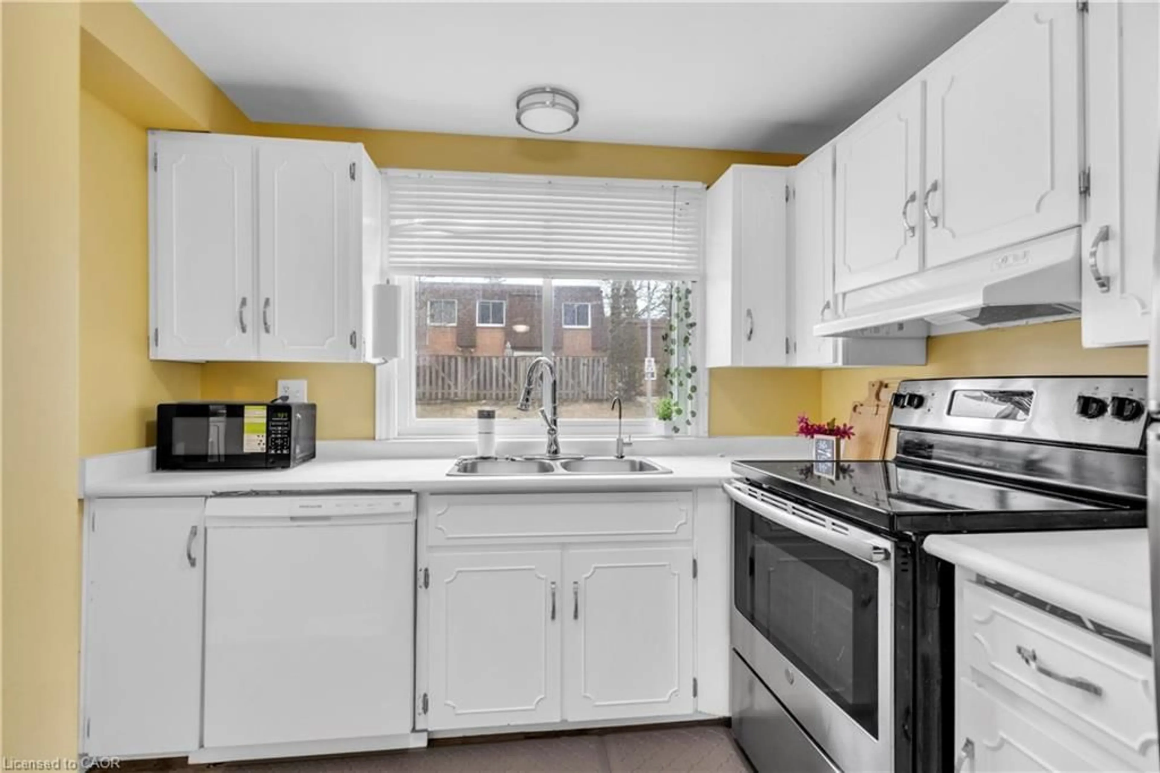 Standard kitchen, ceramic/tile floor for 120 Country Club Dr #73, Guelph Ontario N1E 3K7