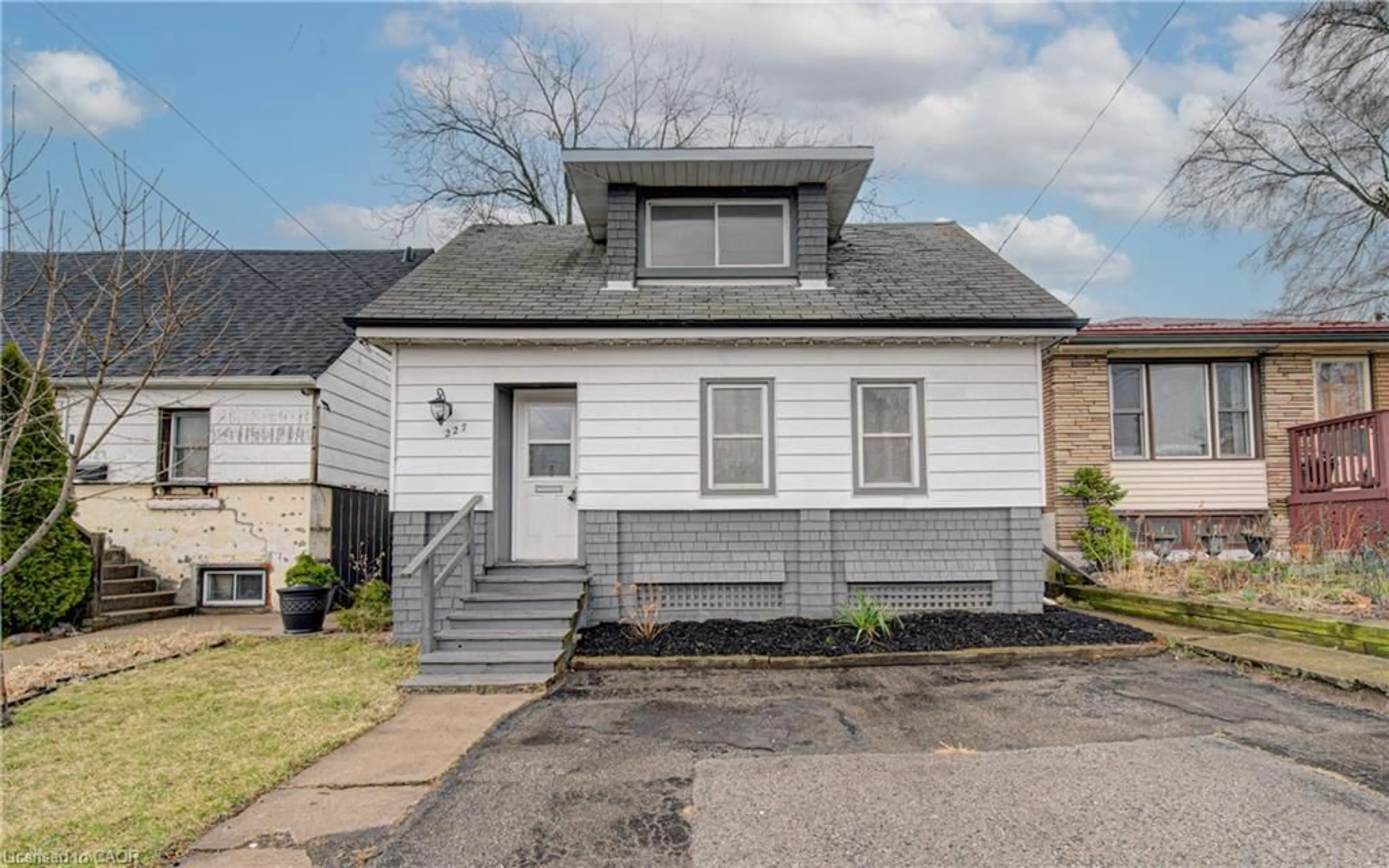 Unknown for 227 East 23rd St, Hamilton Ontario L8V 2X2