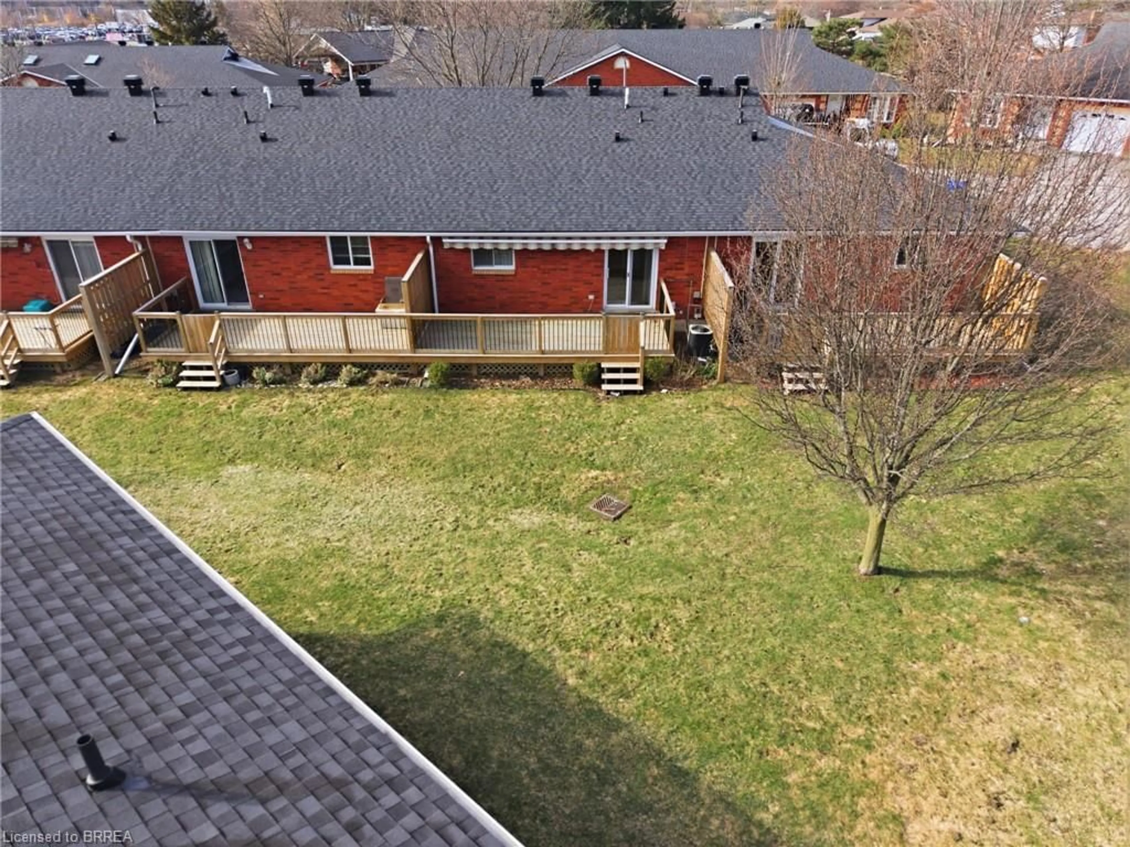 A pic from outside/outdoor area/front of a property/back of a property/a pic from drone, unknown for 570 West St #43, Brantford Ontario N3R 7Y7
