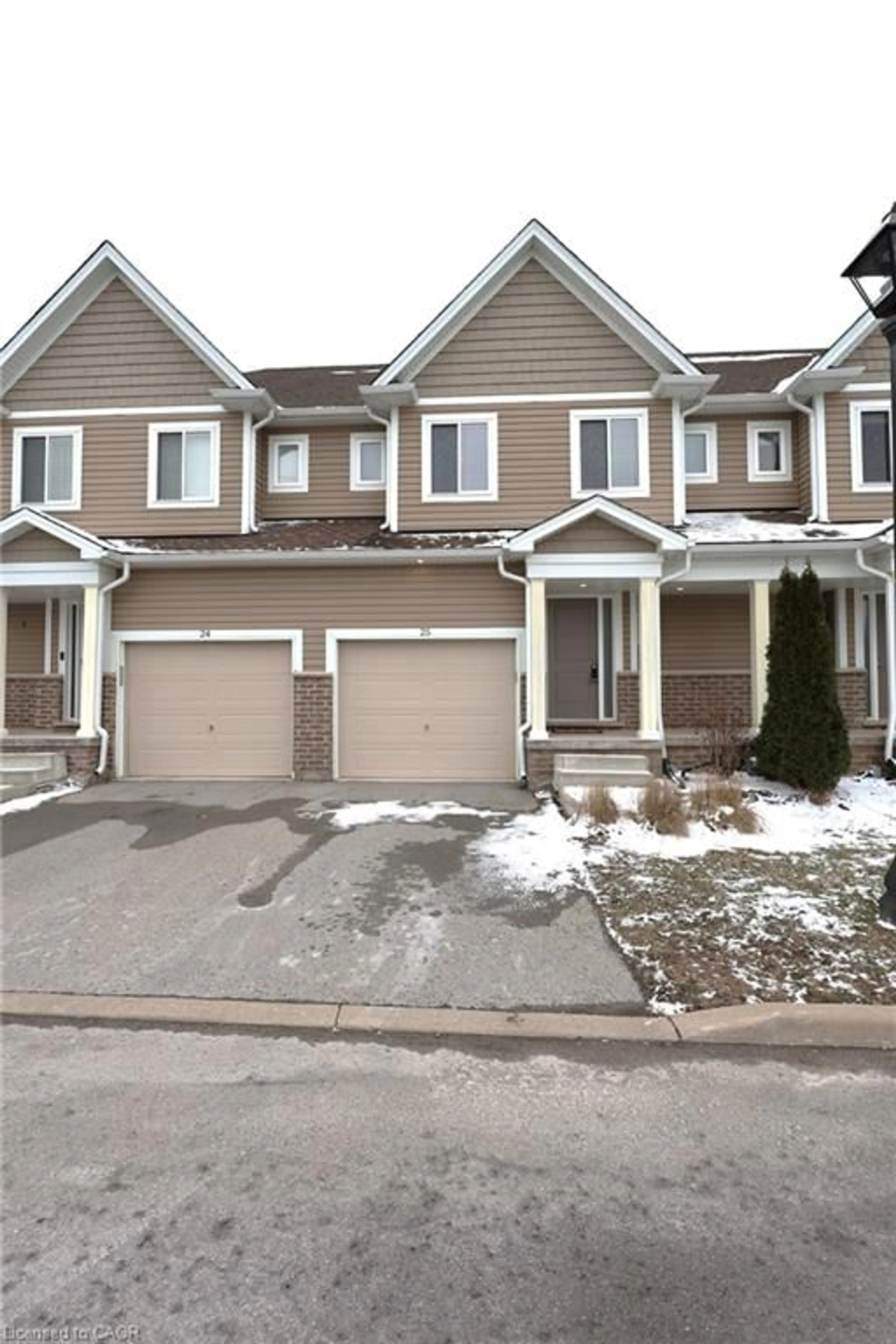 A pic from outside/outdoor area/front of a property/back of a property/a pic from drone, street for 60 Canterbury Dr #25, St. Catharines Ontario L2P 0E7