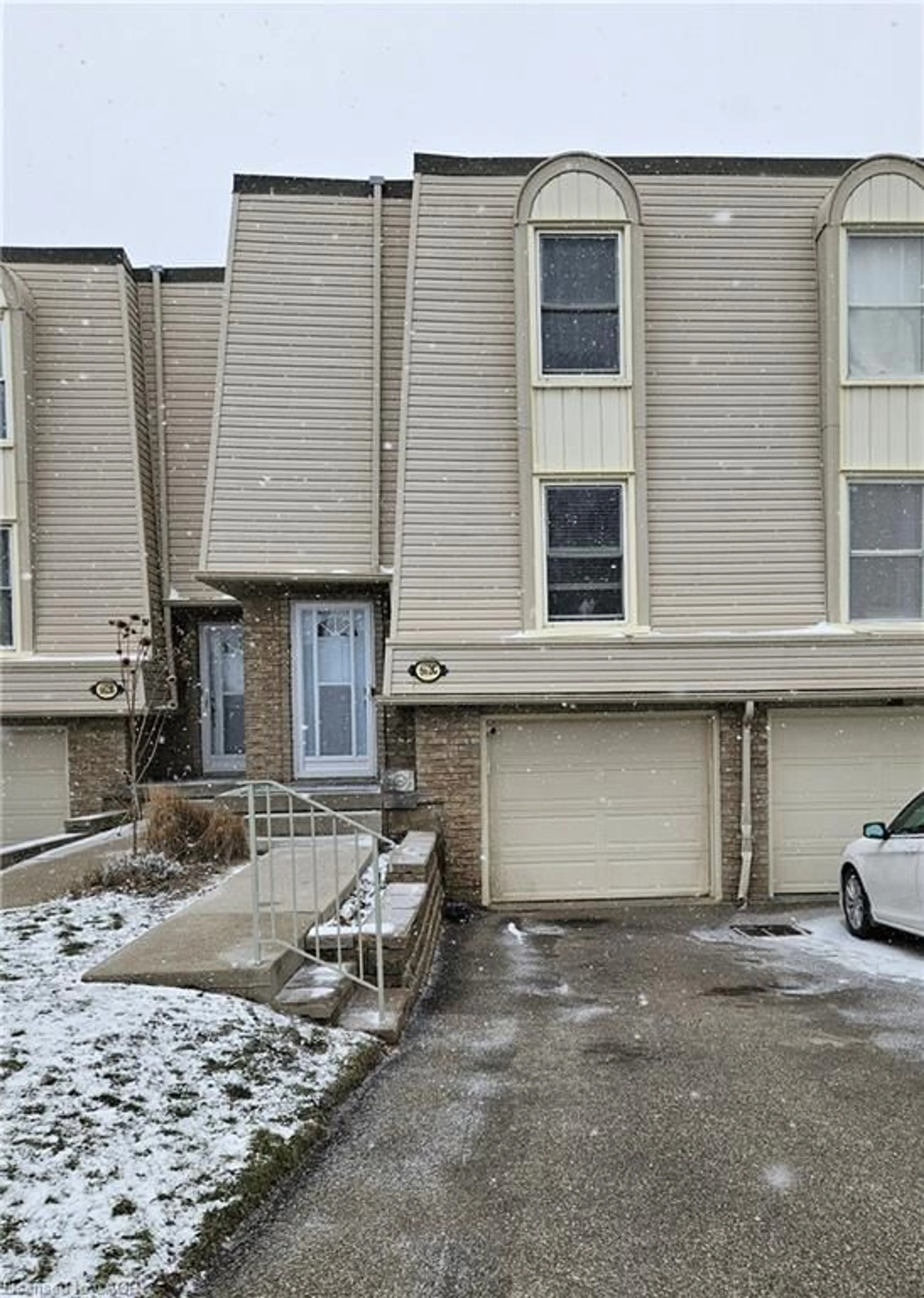 Unknown for 662 Grey St #C, Brantford Ontario N3S 4V4