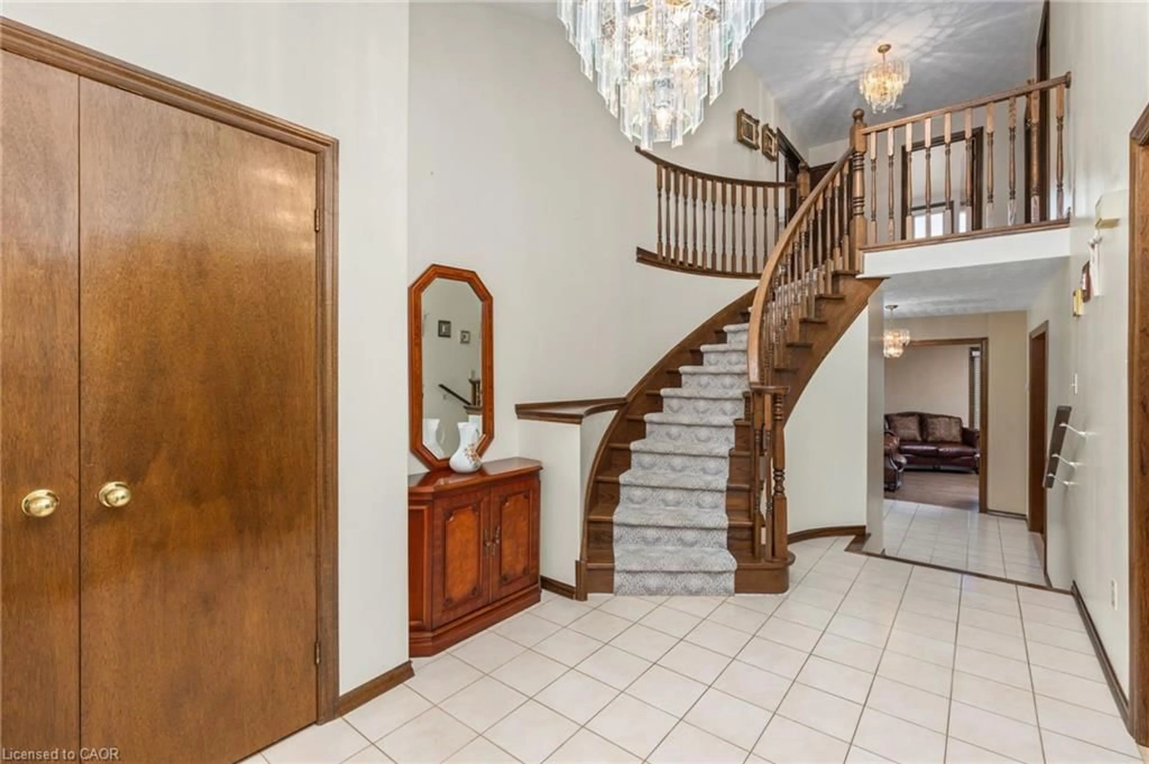 Indoor foyer for 57 Derek Dr, Hamilton Ontario L8G 5A4