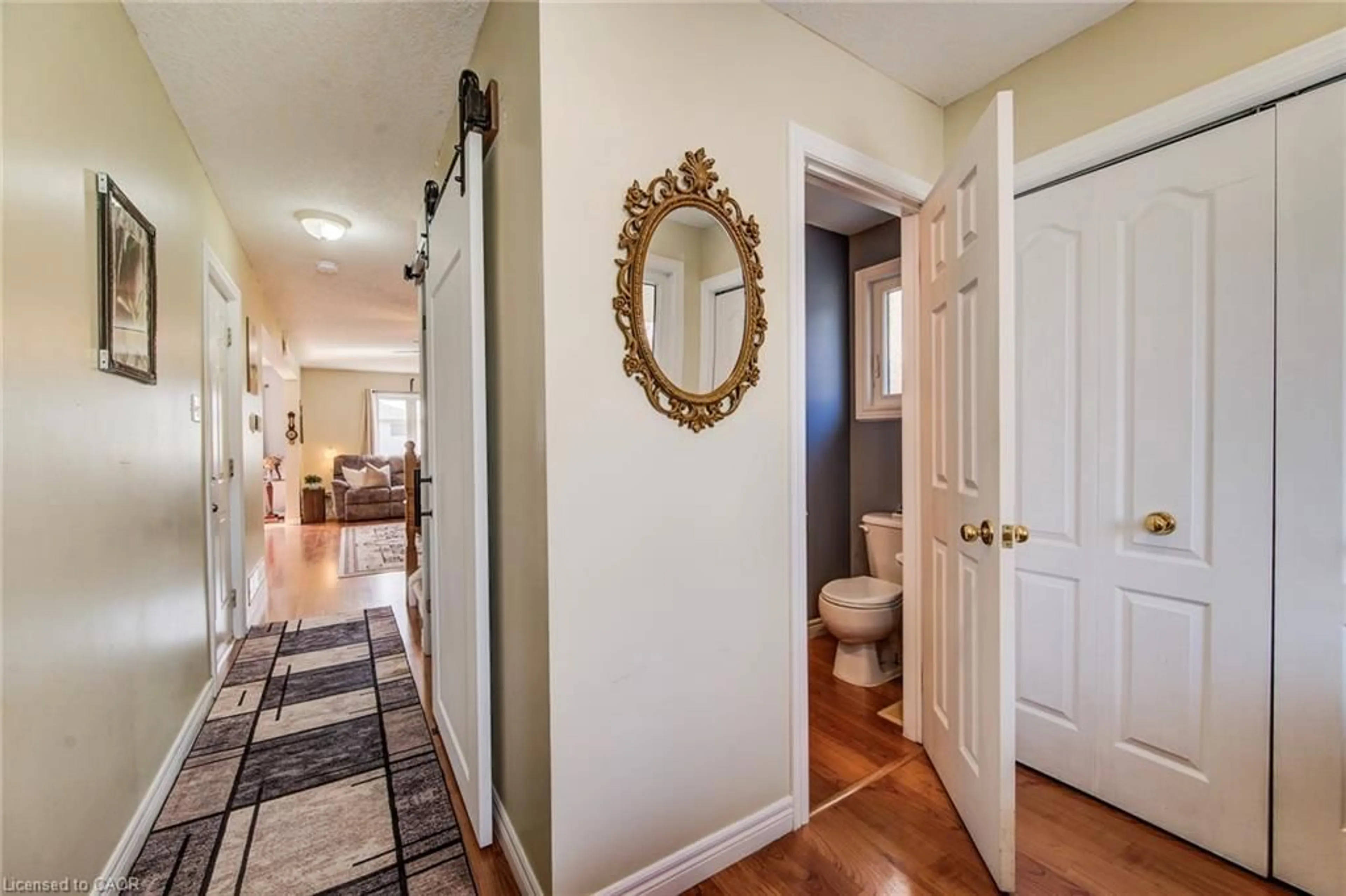 Indoor entryway for 14 Schueller St, Kitchener Ontario N2K 3W1