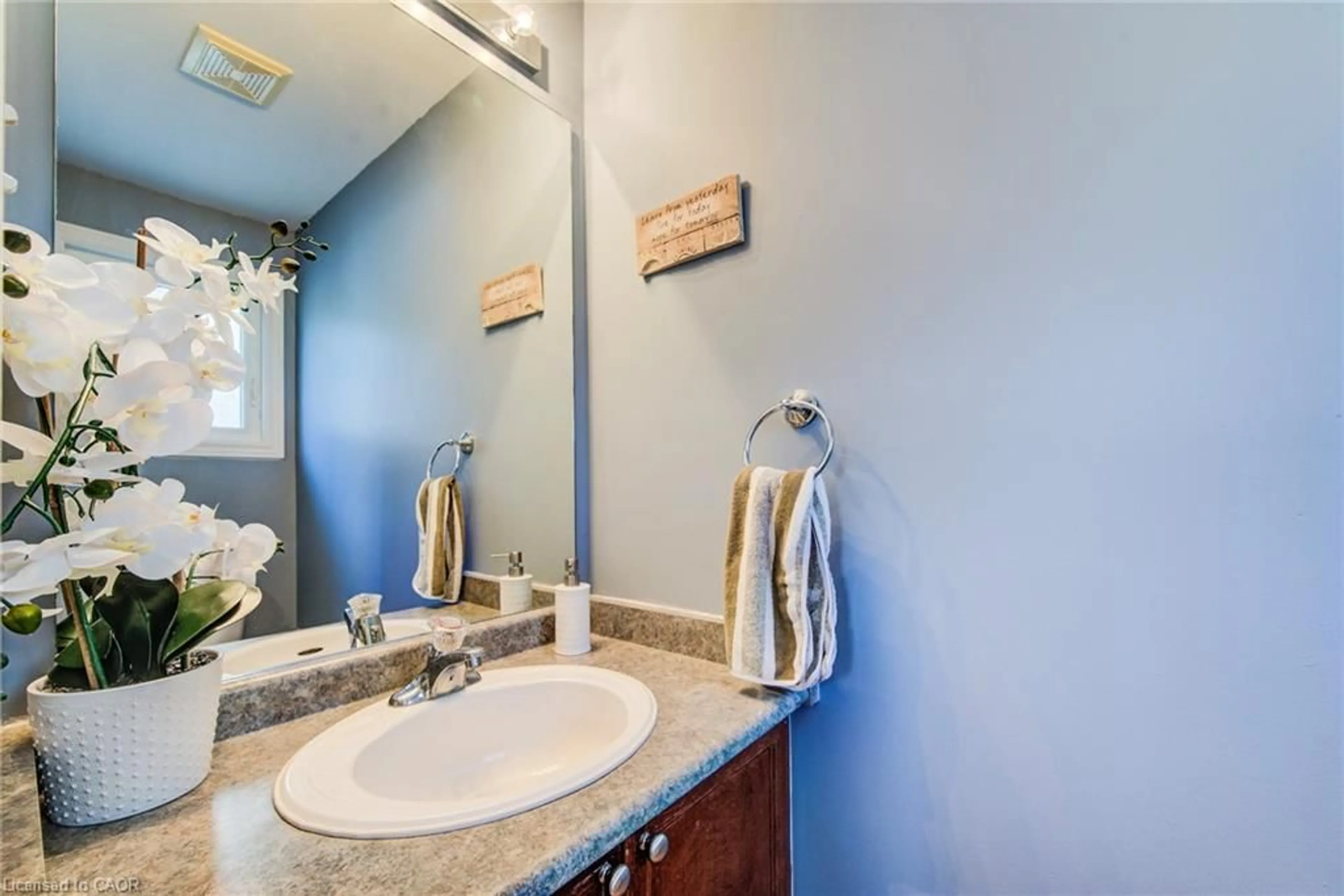 Standard bathroom, ceramic/tile floor for 14 Schueller St, Kitchener Ontario N2K 3W1
