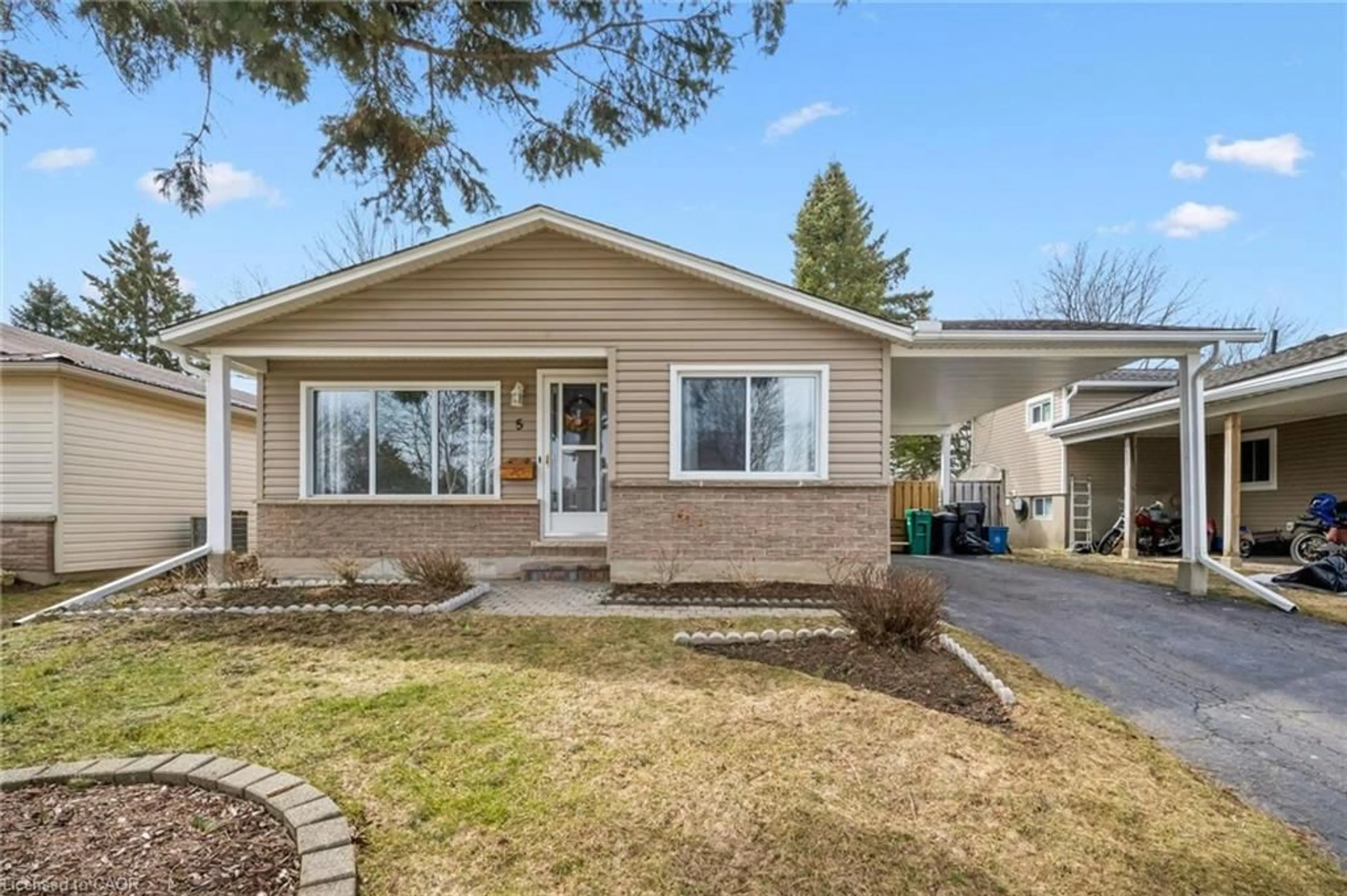 Home with vinyl exterior material, street for 5 Aspen Cres, Elmira Ontario N3B 1J5