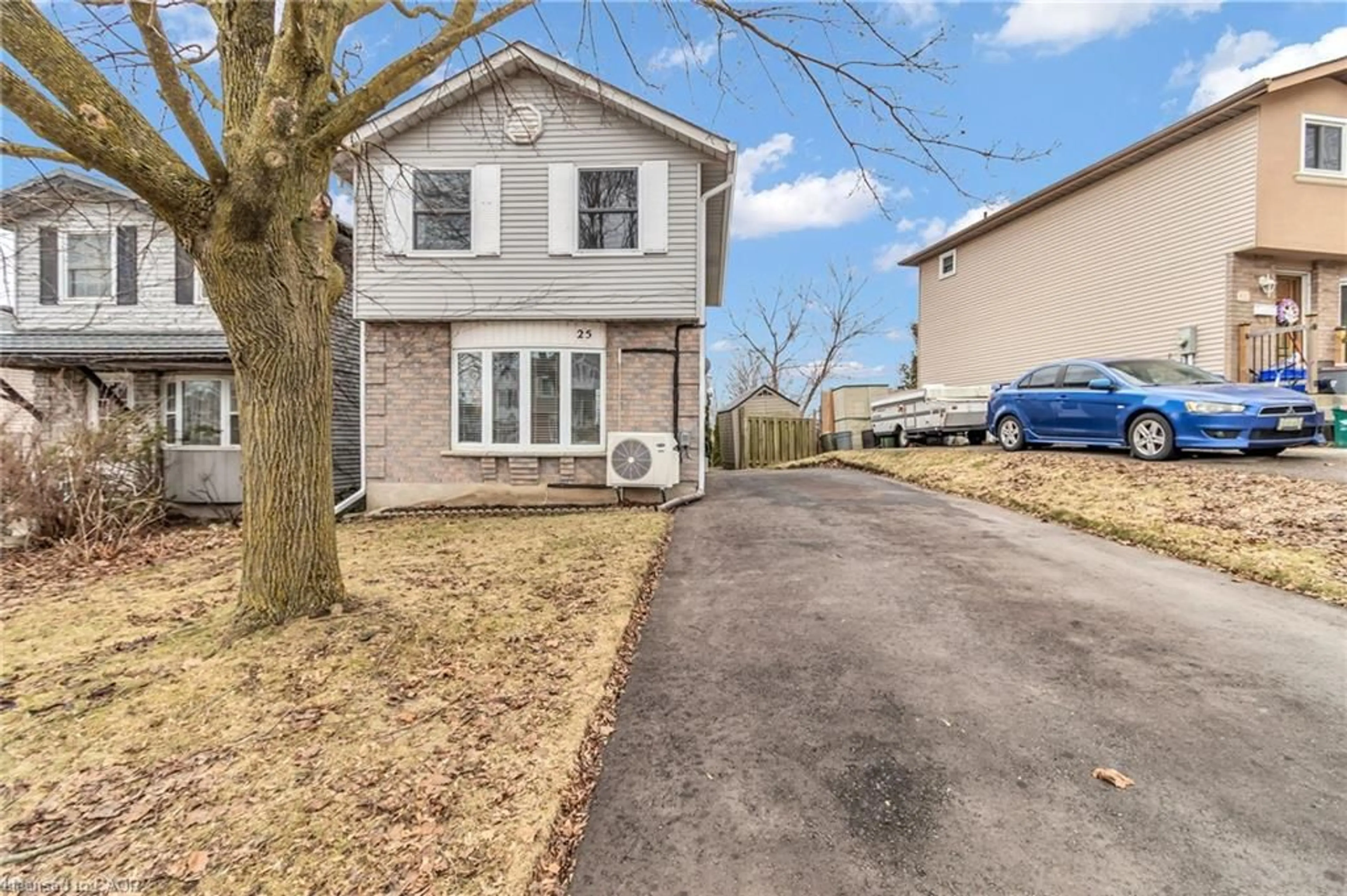 A pic from outside/outdoor area/front of a property/back of a property/a pic from drone, street for 25 Carter Cres, Cambridge Ontario N1R 7L9