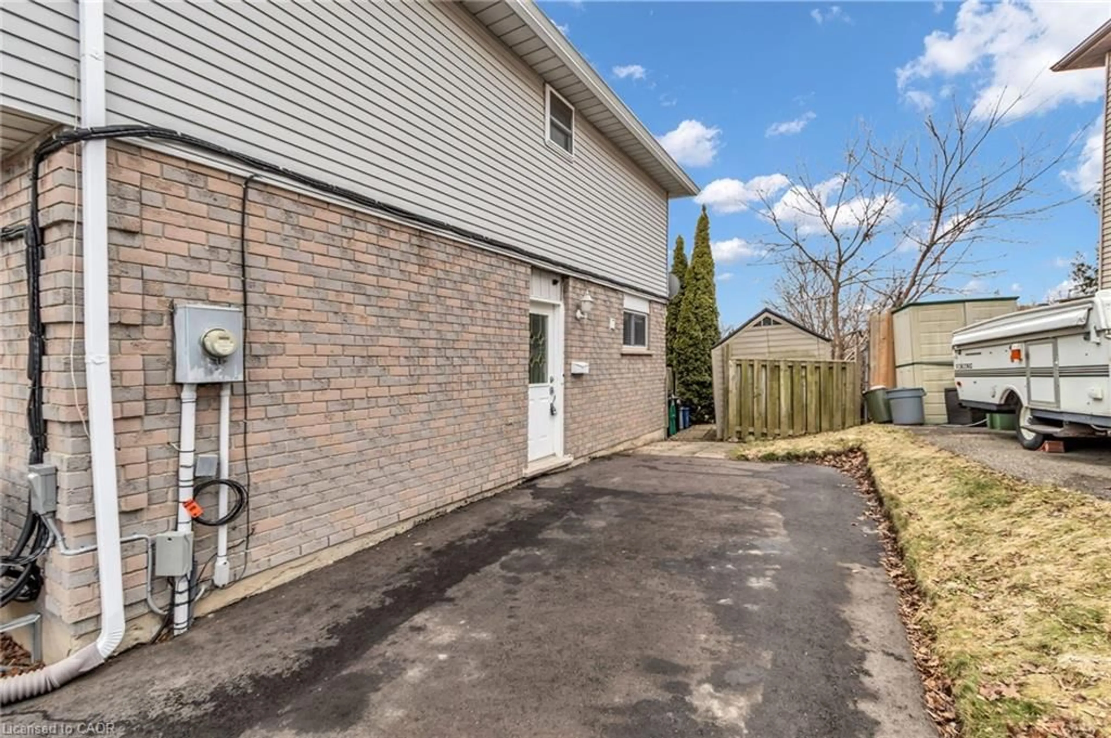 Patio, street for 25 Carter Cres, Cambridge Ontario N1R 7L9