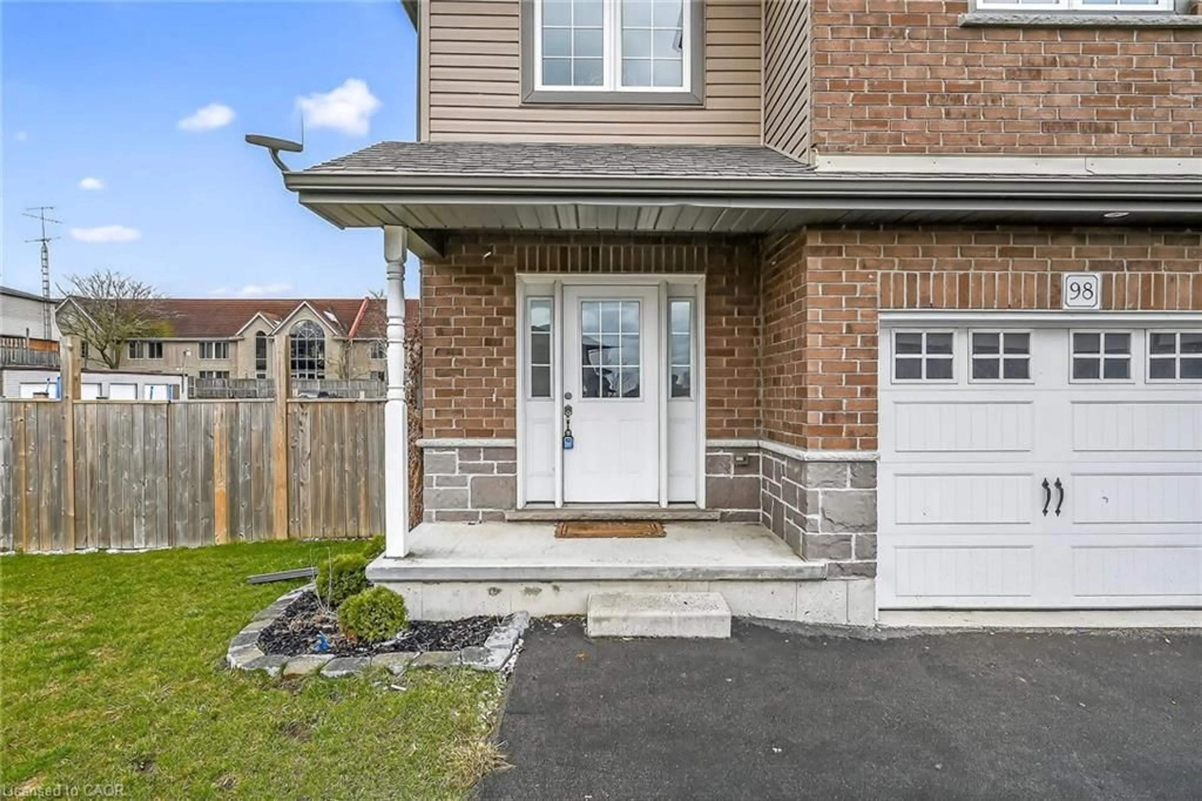 Home with brick exterior material, street for 98 Macneil Crt, Hagersville Ontario N0A 1H0