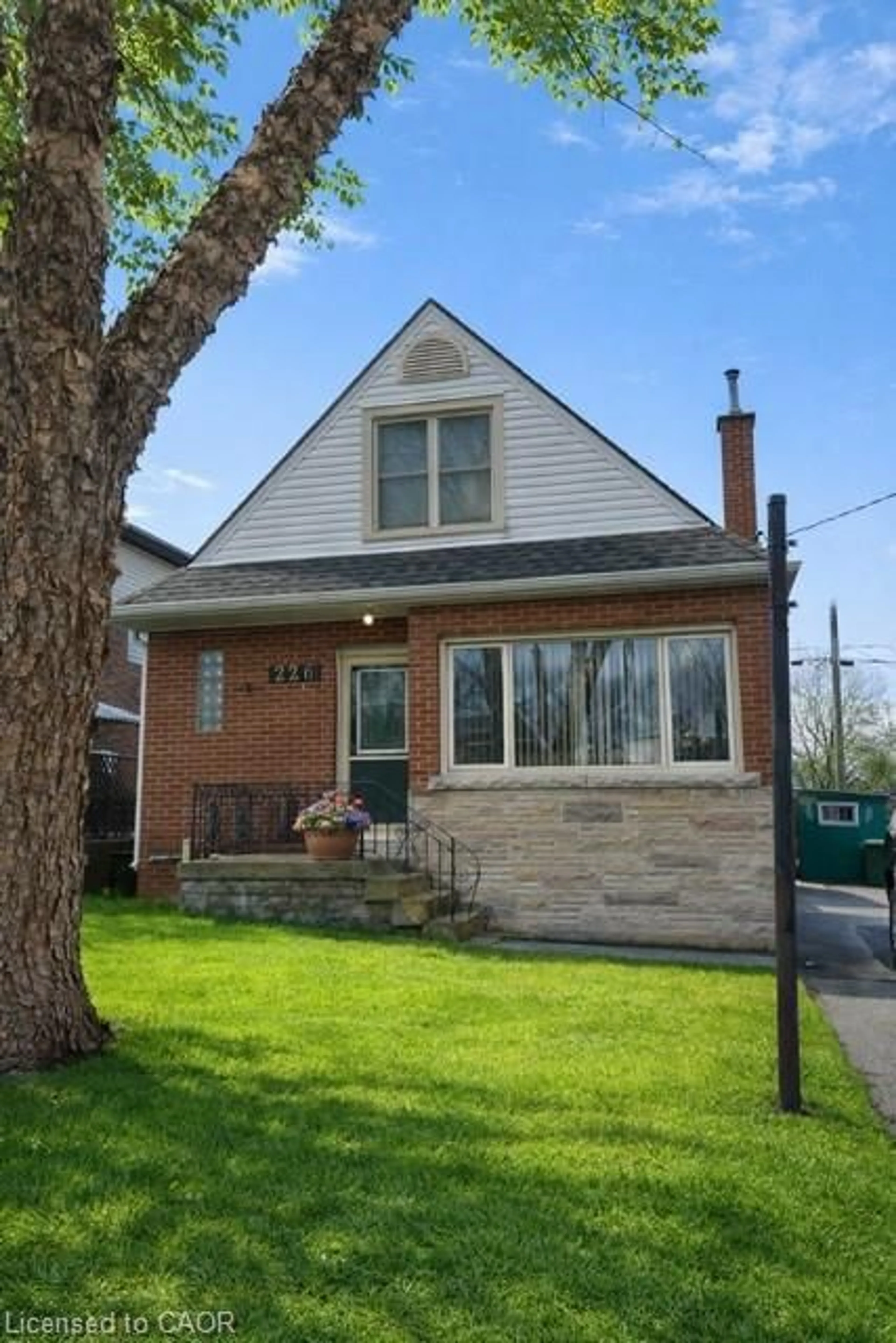 Home with brick exterior material, street for 226 Auburn Ave, Hamilton Ontario L8K 3B6