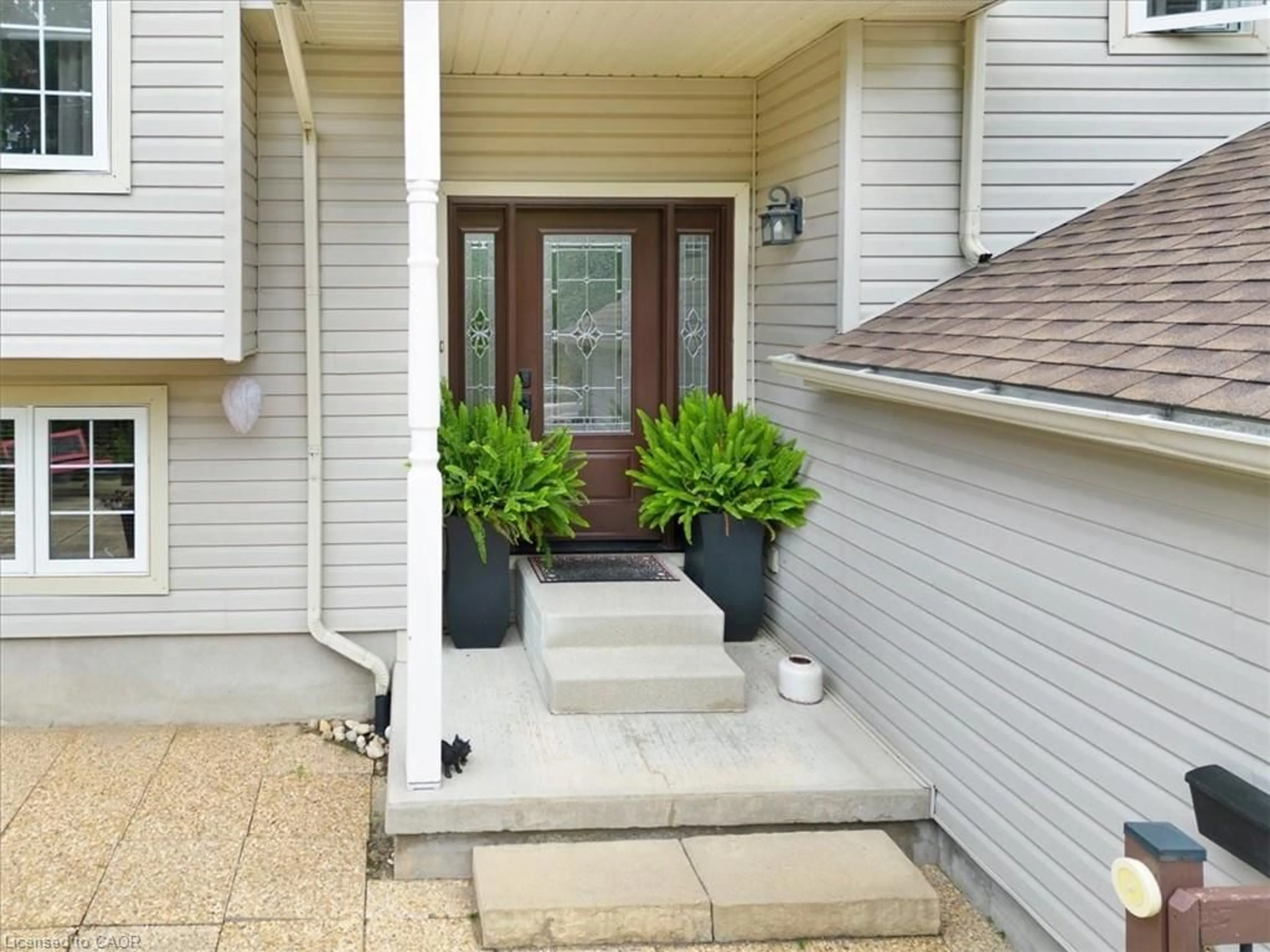 Indoor entryway for 139 Gold St, Elora Ontario N0B 1S0