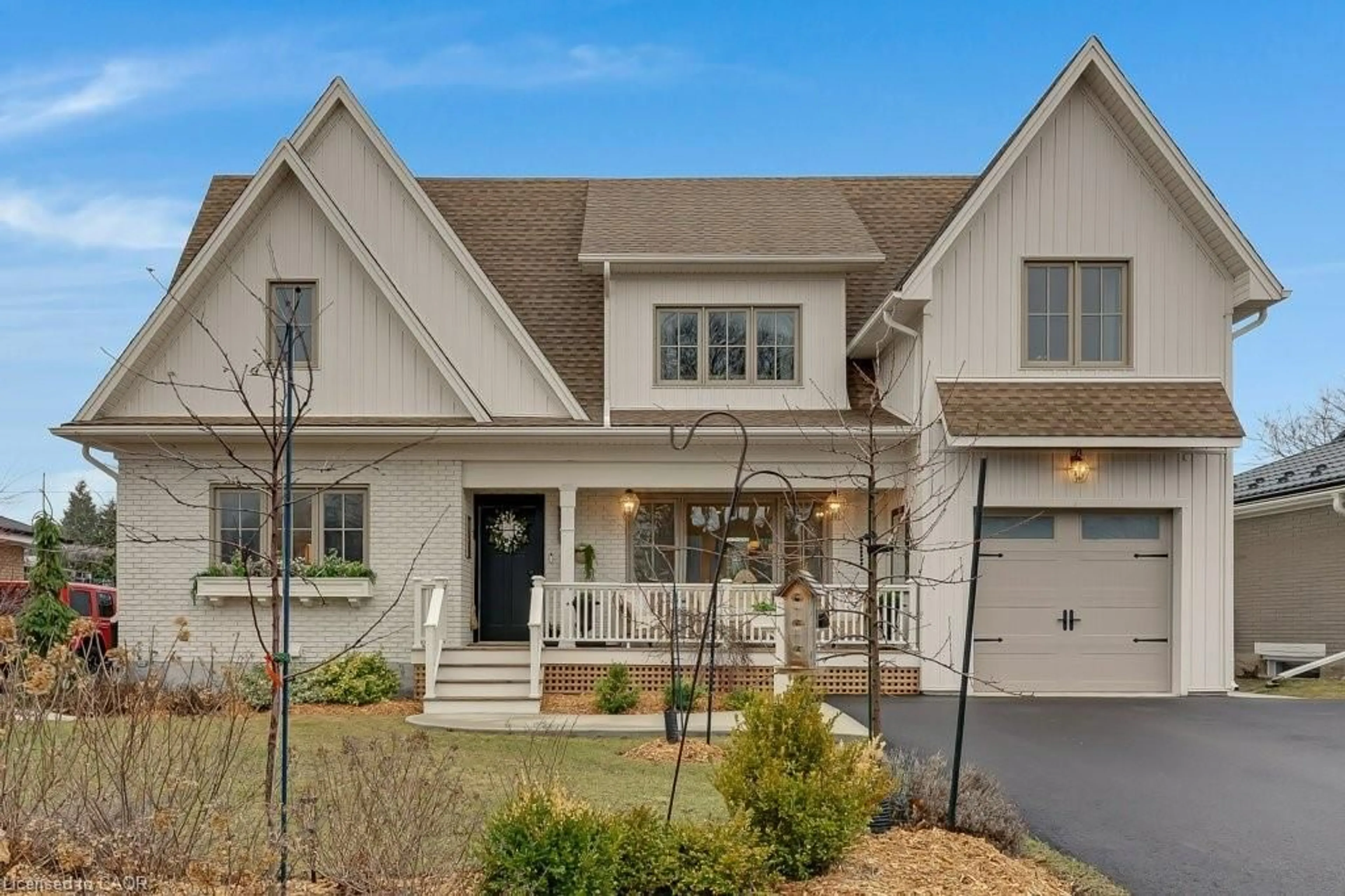 Home with vinyl exterior material, street for 252 Shepherd Ave, Cambridge Ontario N3C 1T8