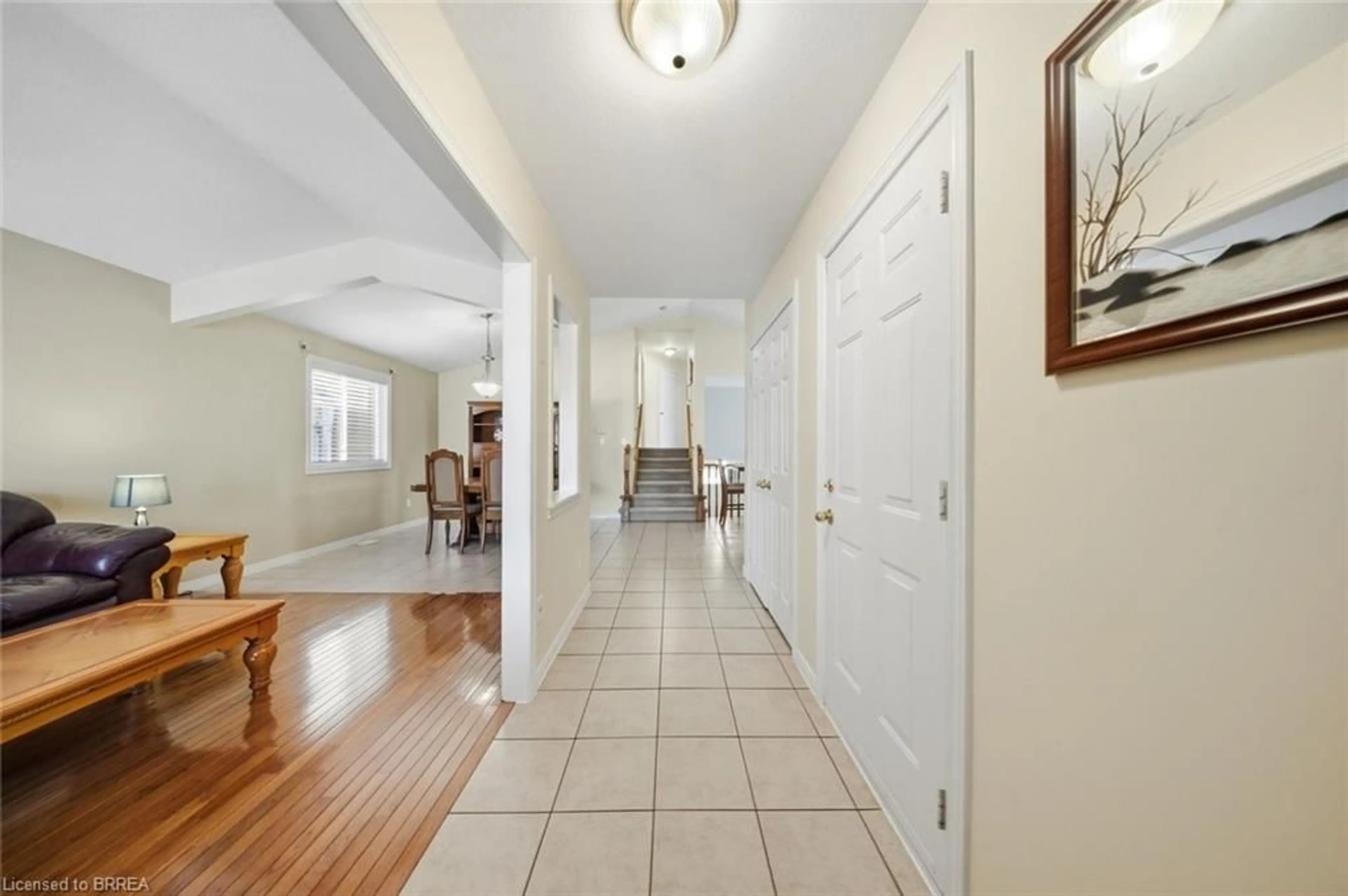 Indoor foyer for 34 Tallman St, Stoney Creek Ontario L8E 5Y2