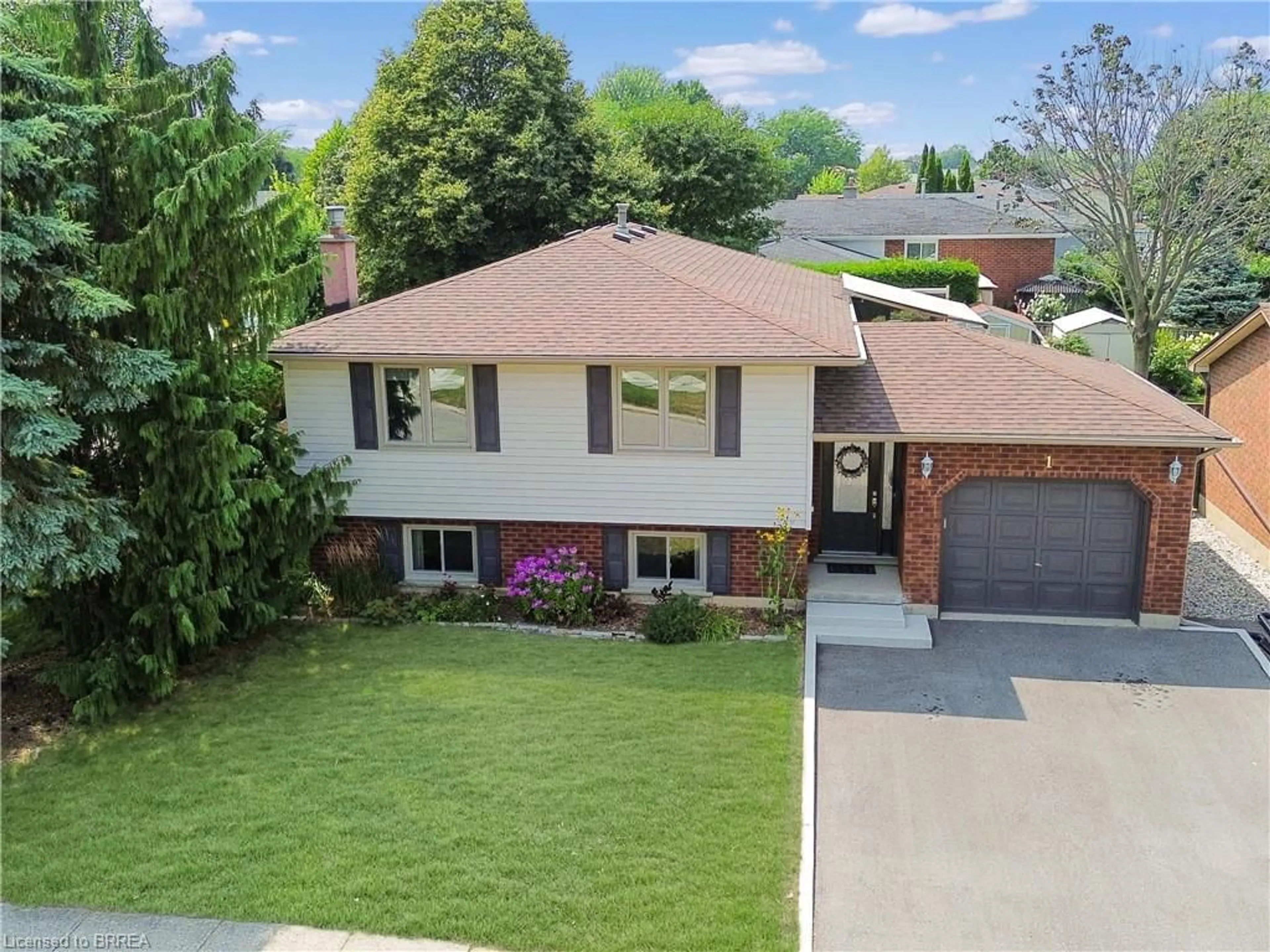 A pic from outside/outdoor area/front of a property/back of a property/a pic from drone, street for 1 Kiev Blvd, Brantford Ontario N3P 1Y9