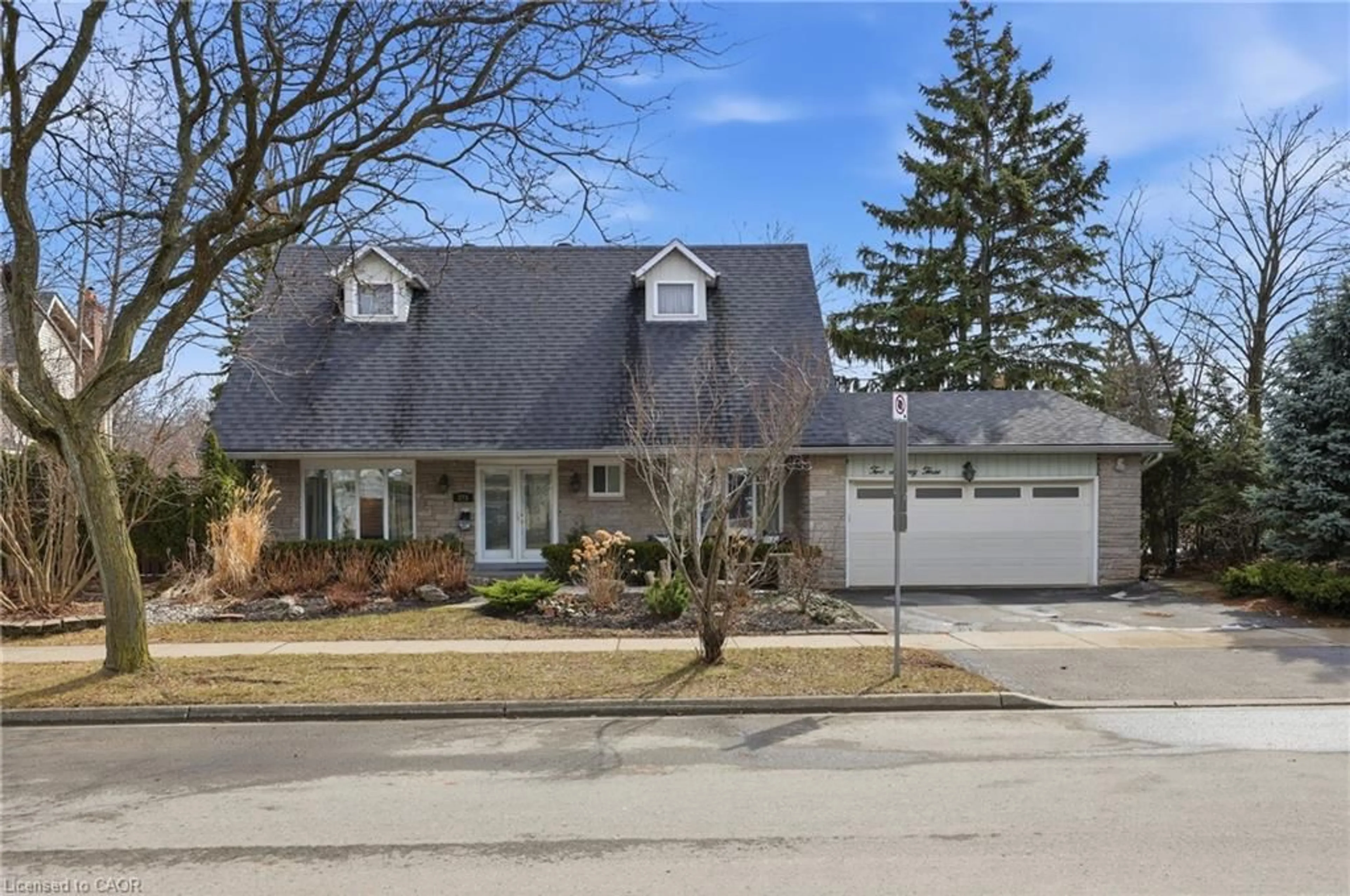 Home with brick exterior material, street for 273 Bryant Cres, Burlington Ontario L7L 4Z1