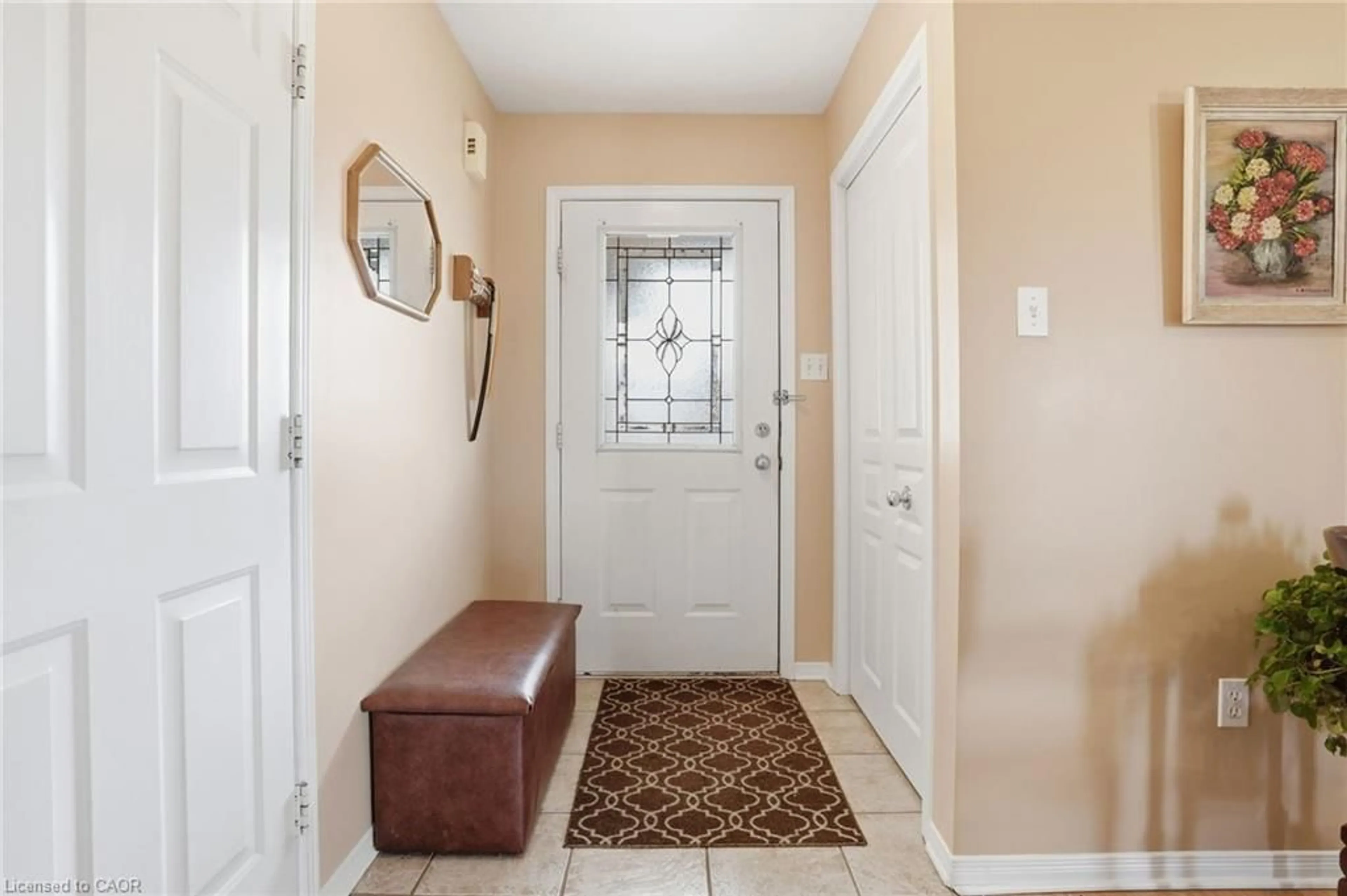Indoor entryway for 66 Golden Acres Dr, Smithville Ontario L0R 2A0