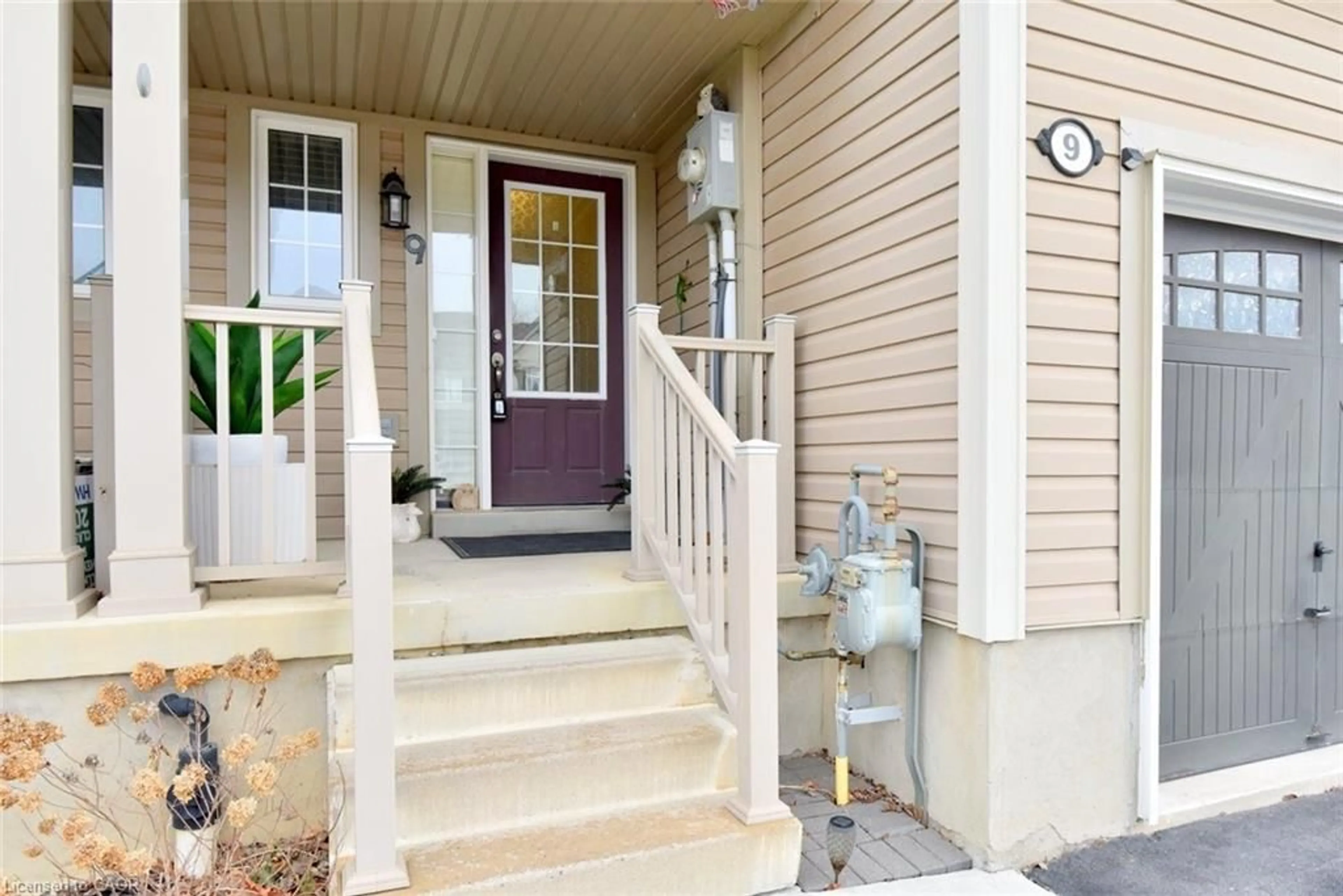 Indoor entryway for 9 Lynch Cres, Binbrook Ontario L0R 1C0