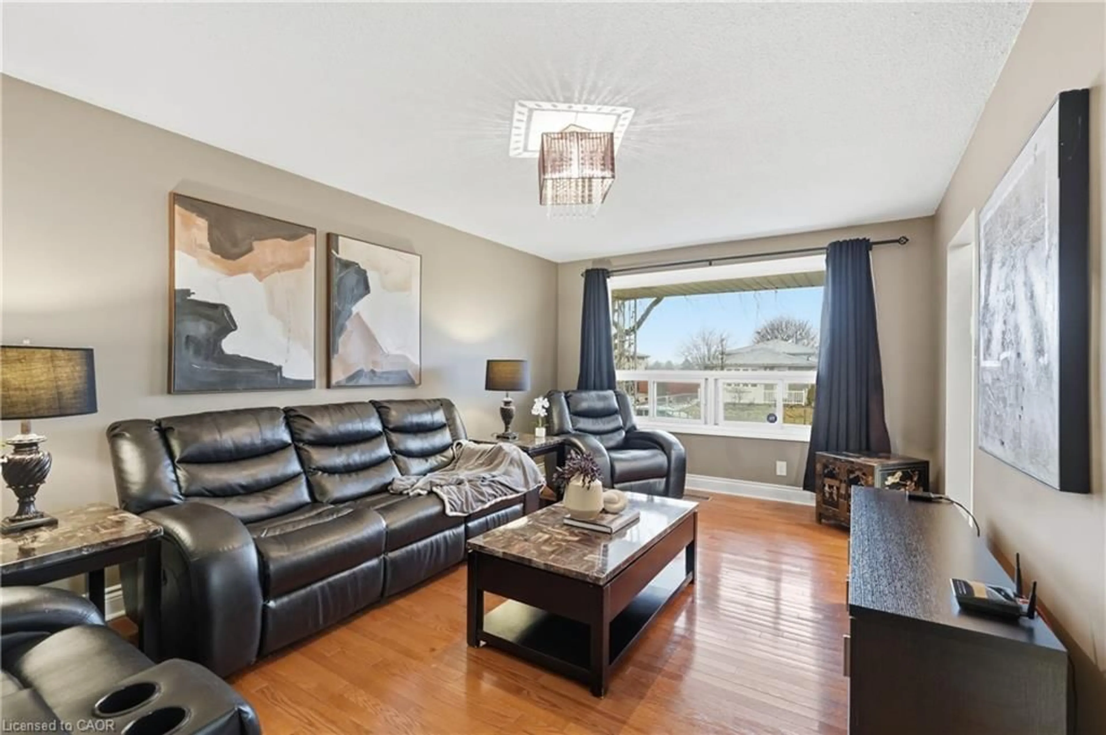 Living room with furniture, wood/laminate floor for 21 Odessa St, Stoney Creek Ontario L8J 1A3