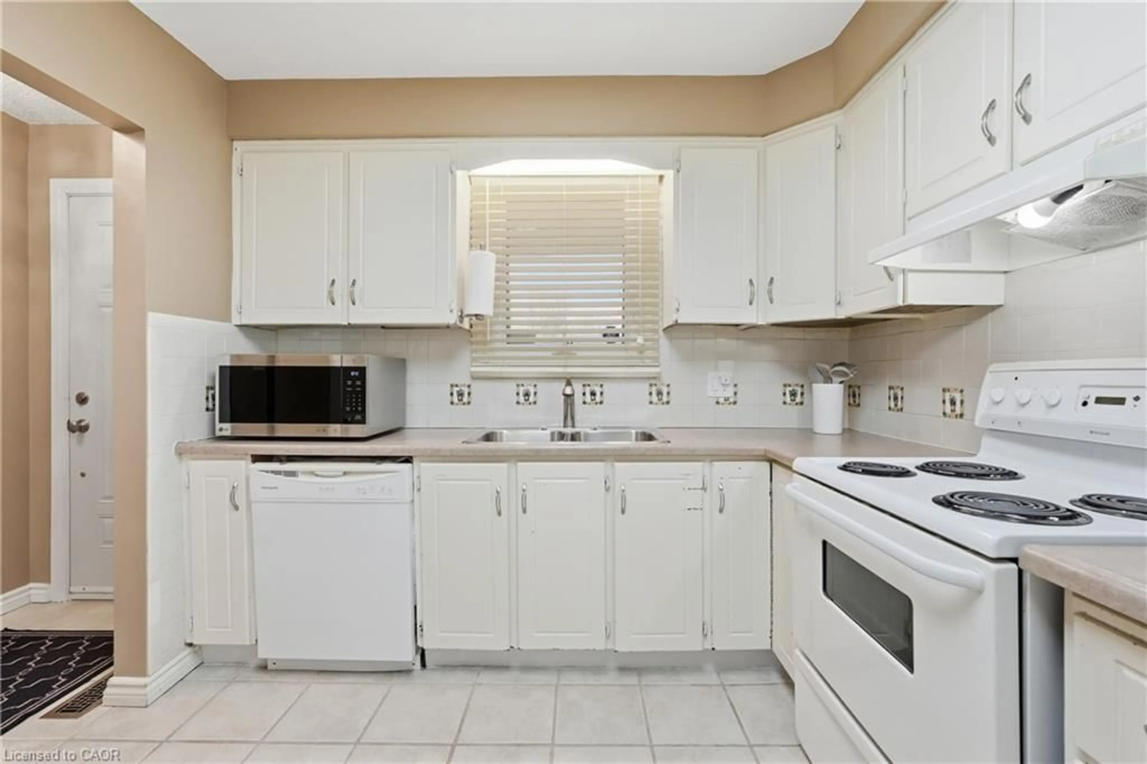 Standard kitchen, ceramic/tile floor for 21 Odessa St, Stoney Creek Ontario L8J 1A3