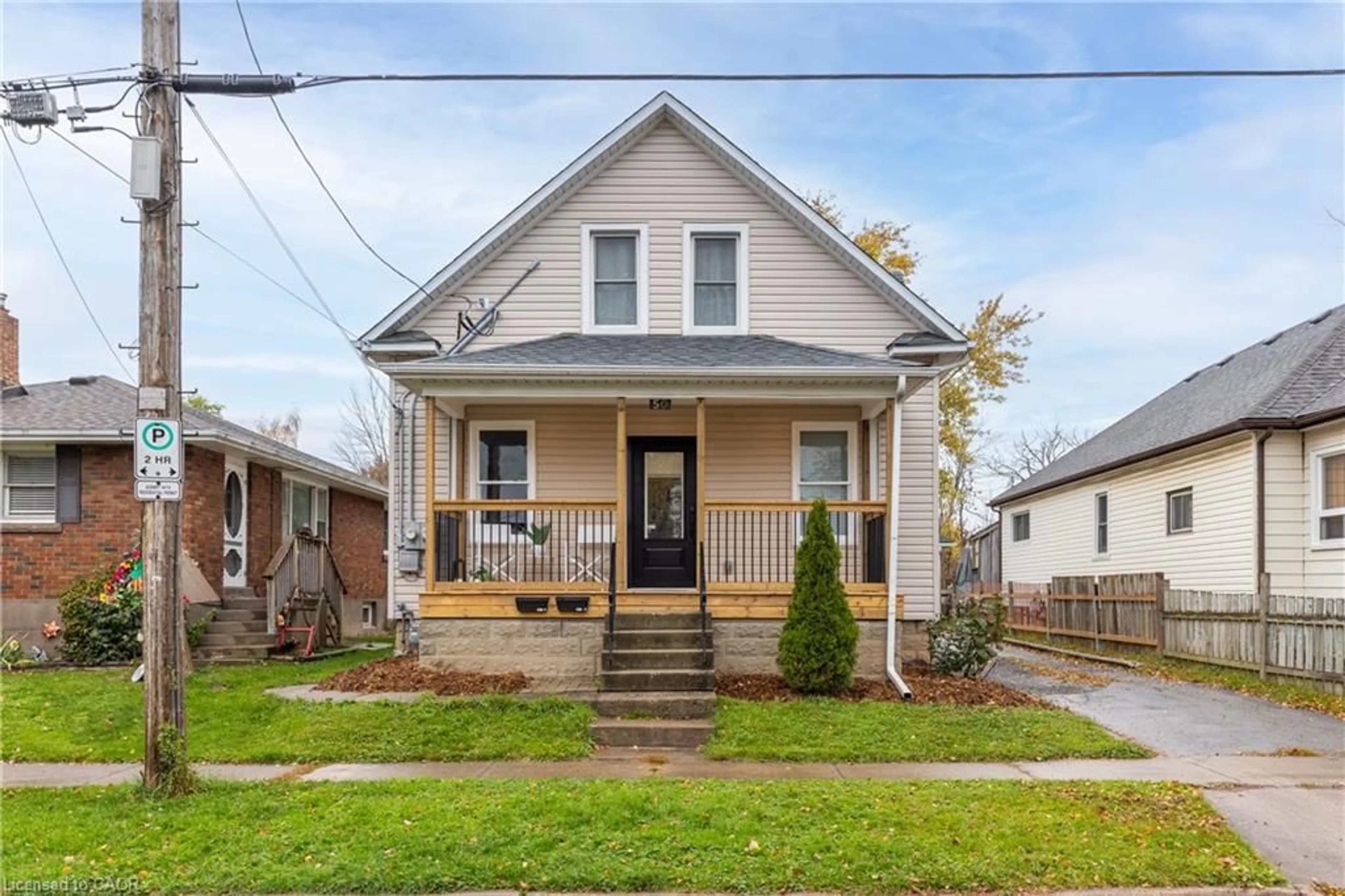 Home with vinyl exterior material, street for 50 Fifth St, Welland Ontario L3B 4Z5