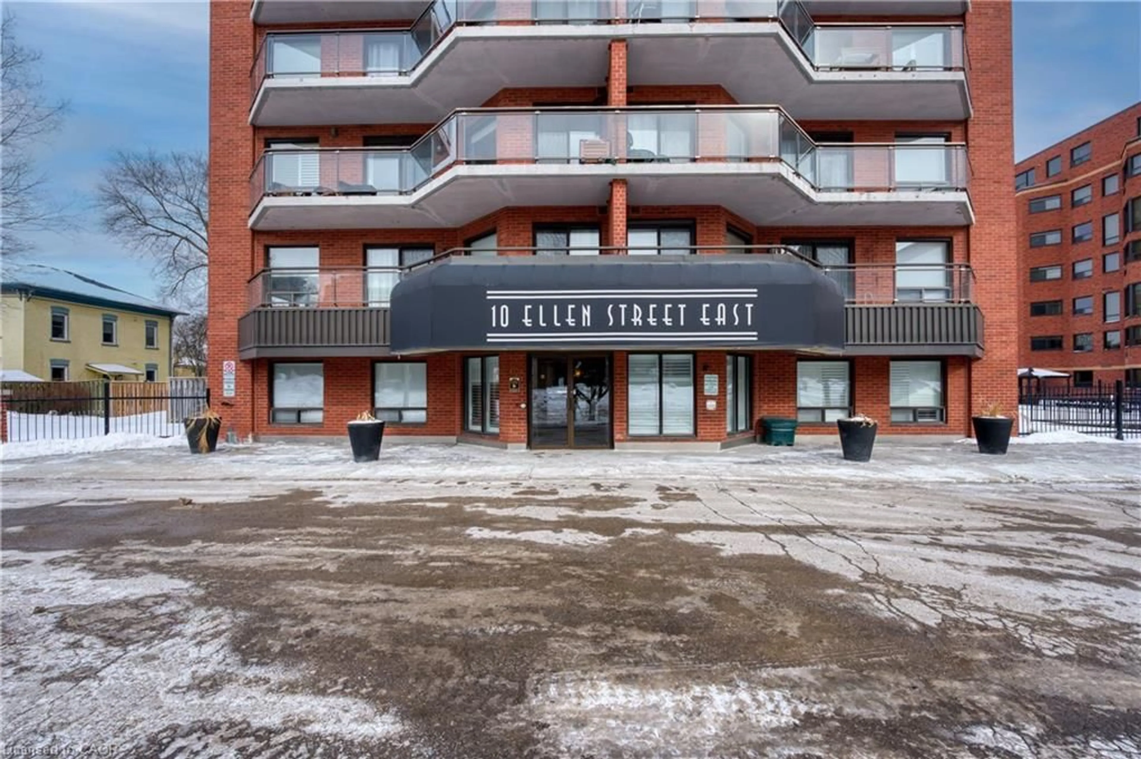 Indoor foyer for 10 Ellen St #901, Kitchener Ontario N2H 6R8