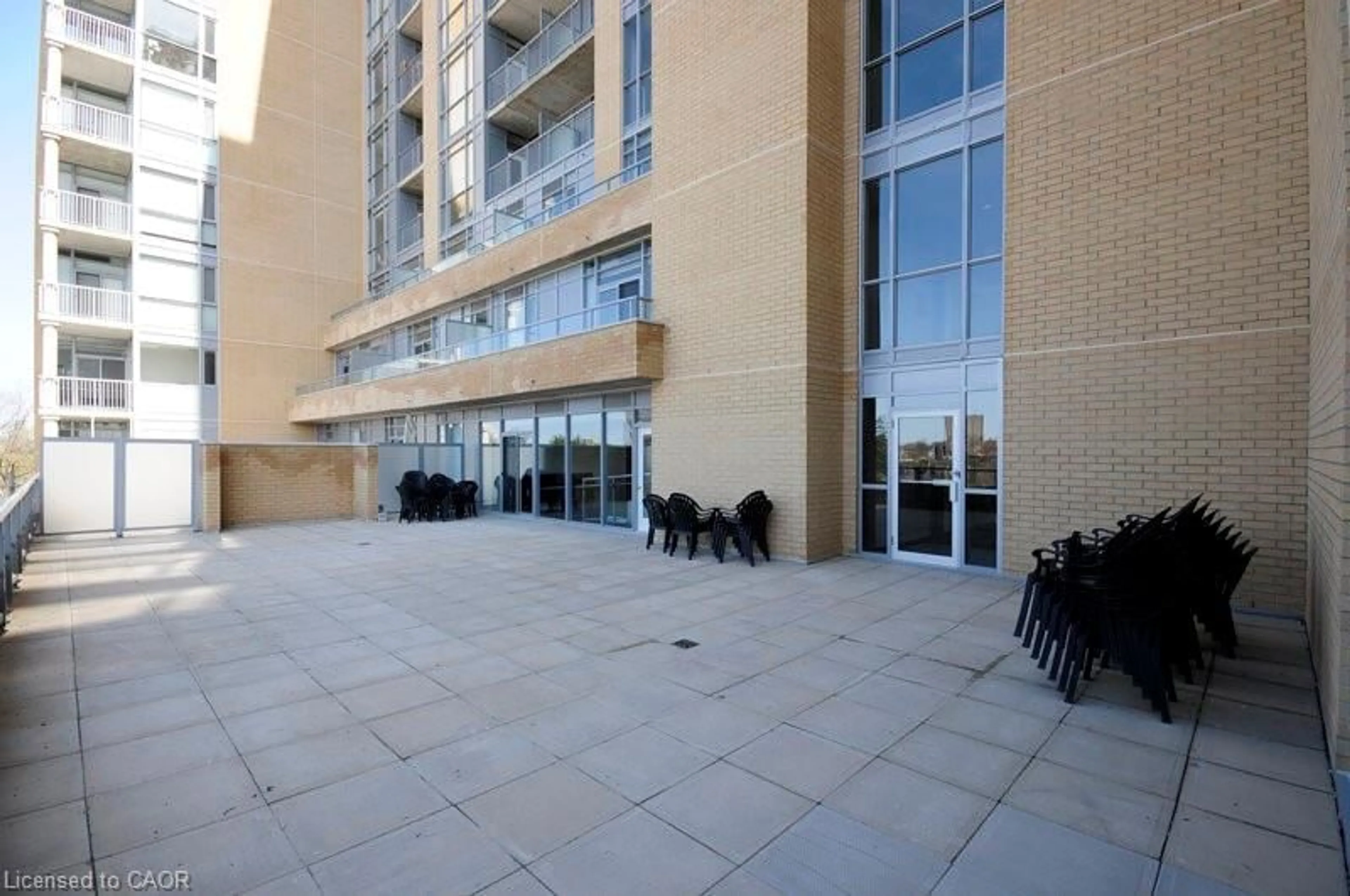 Patio, building for 191 King St #712, Waterloo Ontario N2J 1R1