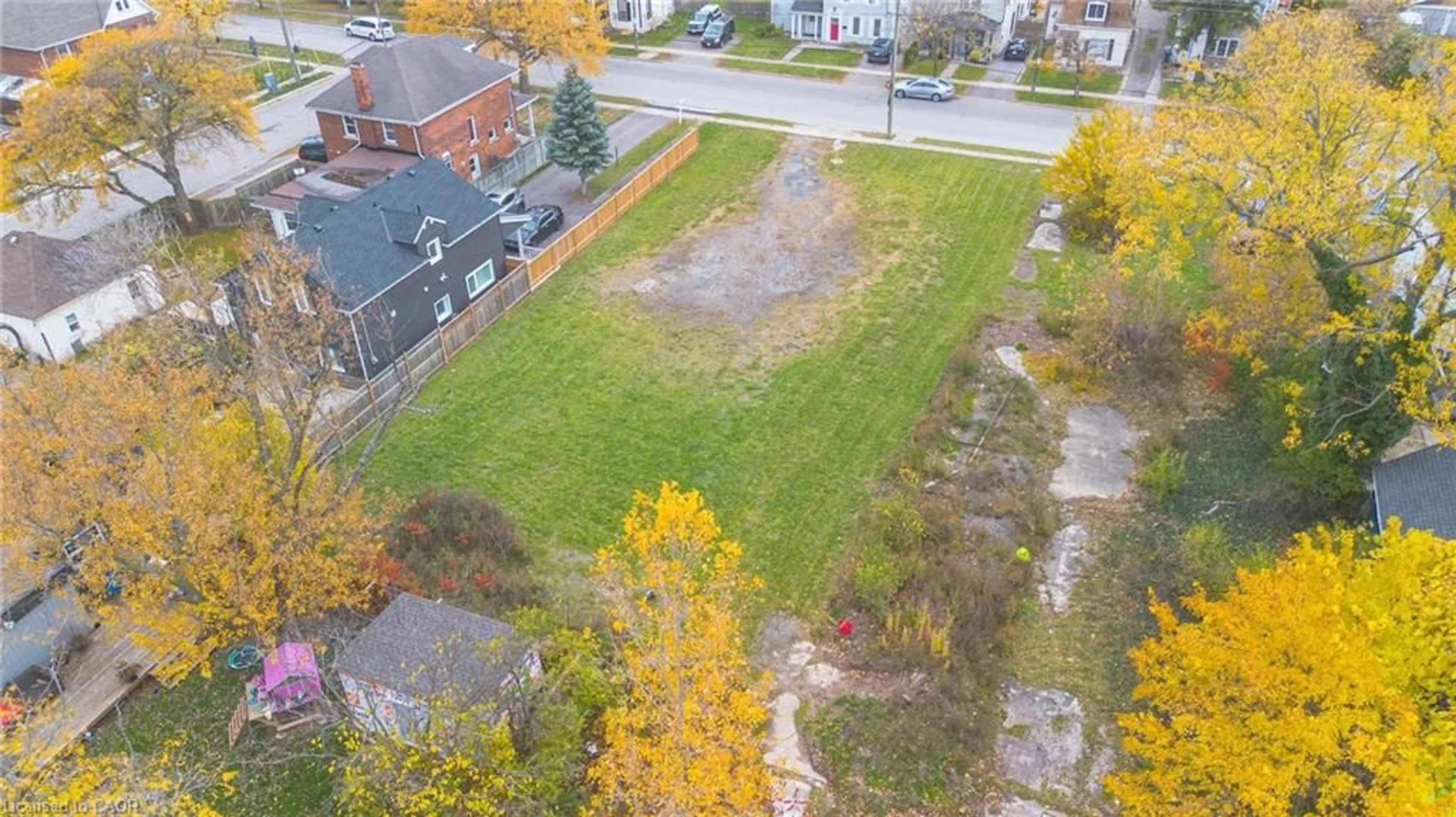 A pic from outside/outdoor area/front of a property/back of a property/a pic from drone, street for 5 Haight St, St. Catharines Ontario L2P 2L9