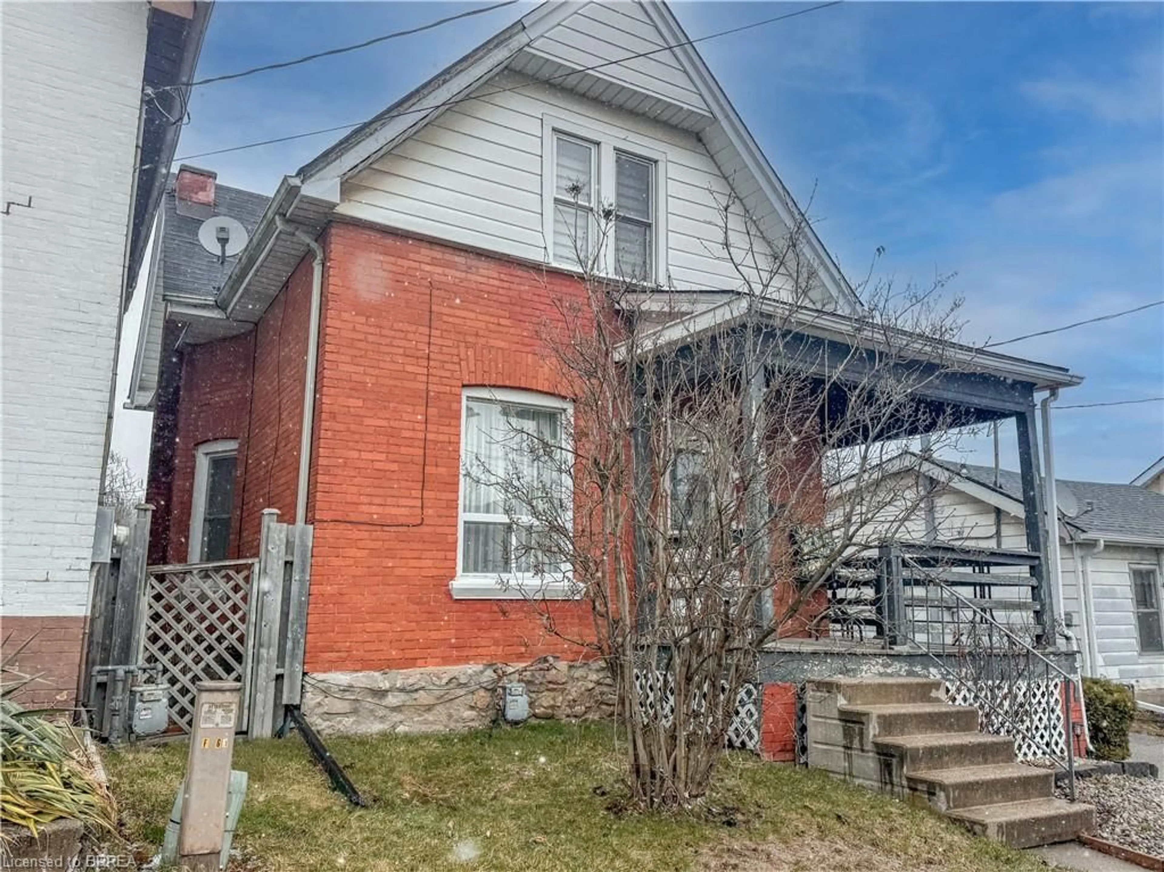 Home with brick exterior material, building for 86 Arthur St, Brantford Ontario N3S 3J2