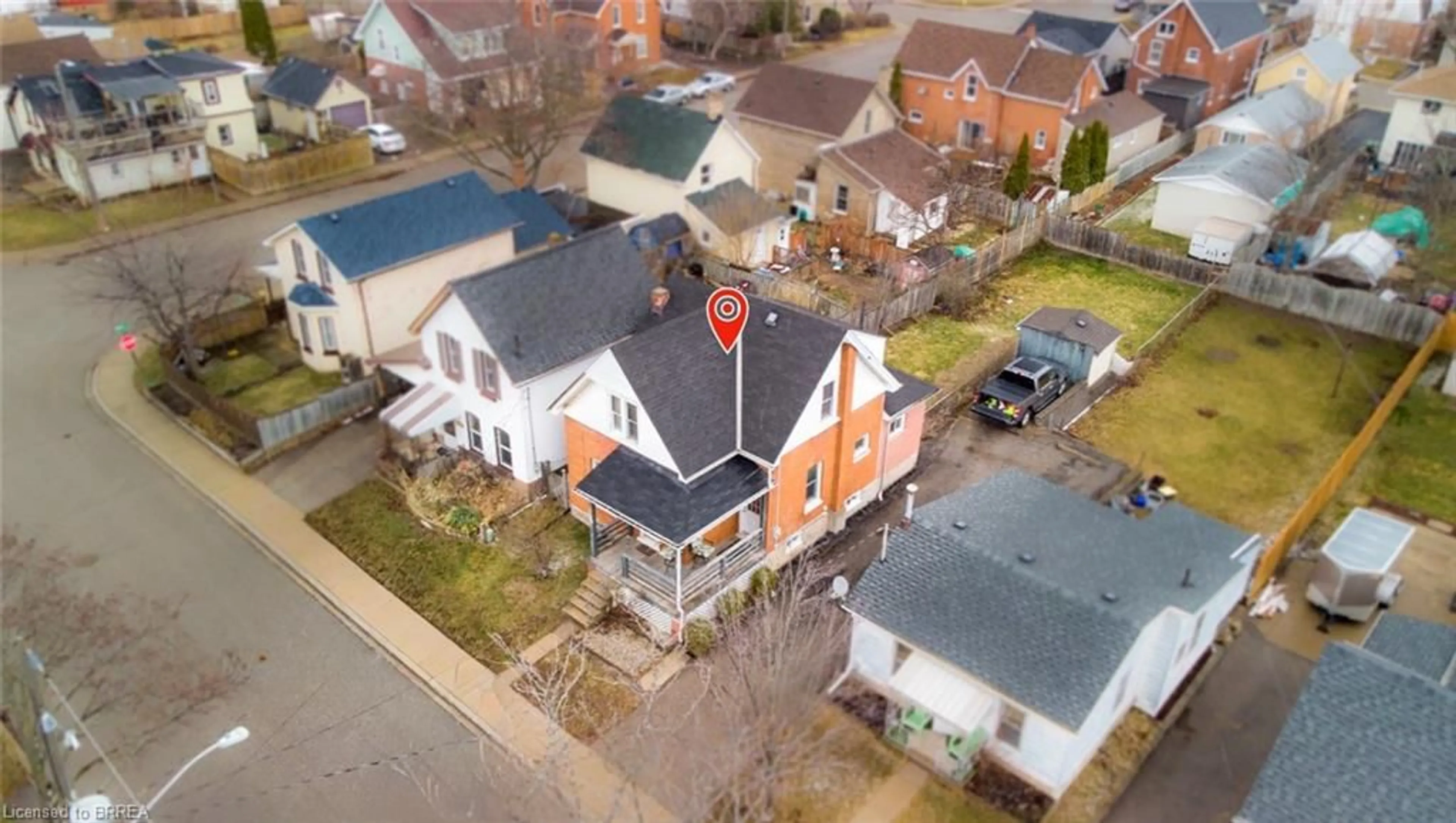 A pic from outside/outdoor area/front of a property/back of a property/a pic from drone, street for 86 Arthur St, Brantford Ontario N3S 3J2