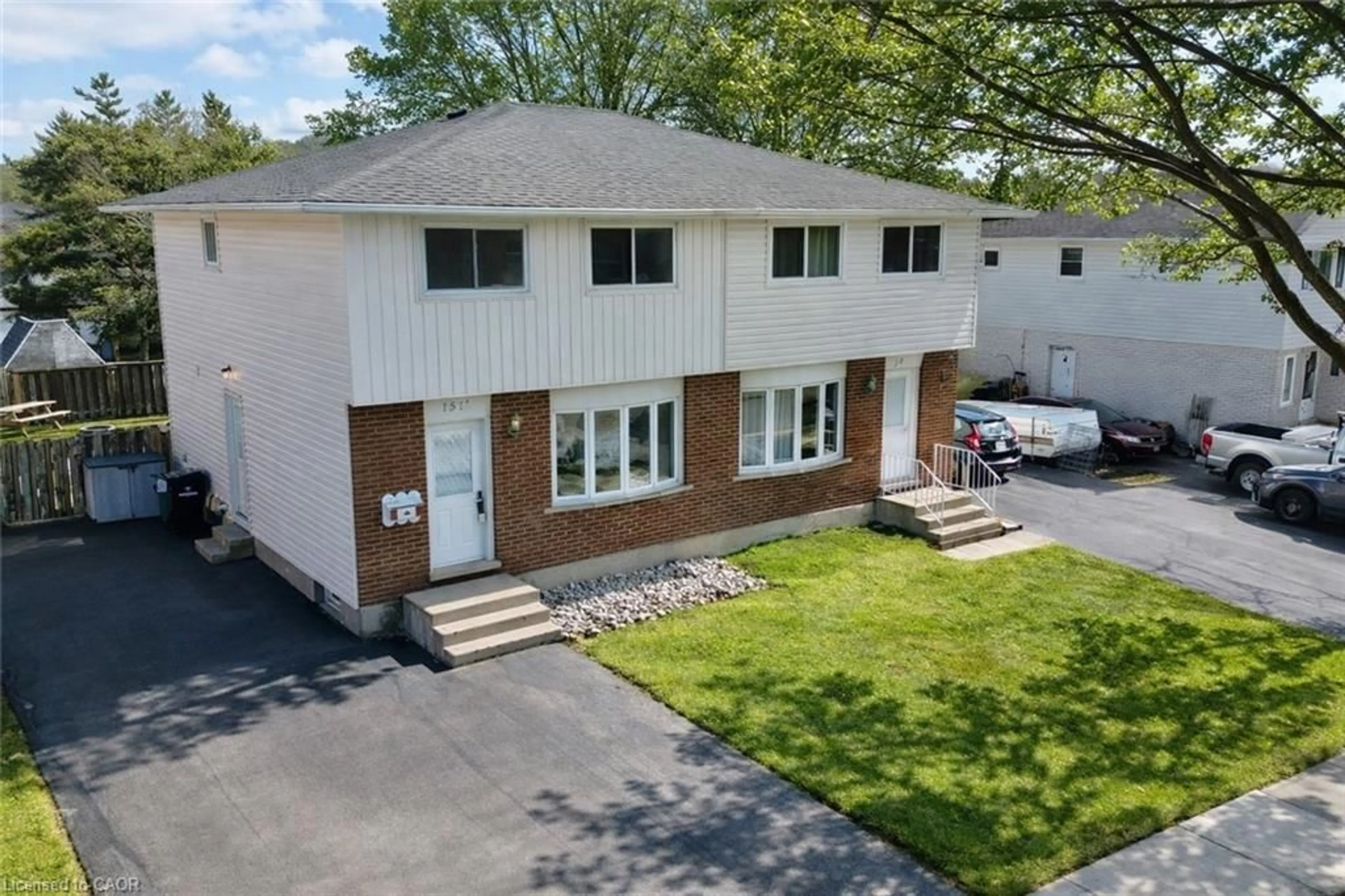 A pic from outside/outdoor area/front of a property/back of a property/a pic from drone, street for 151 Hincks St #B, New Hamburg Ontario N3A 2B1