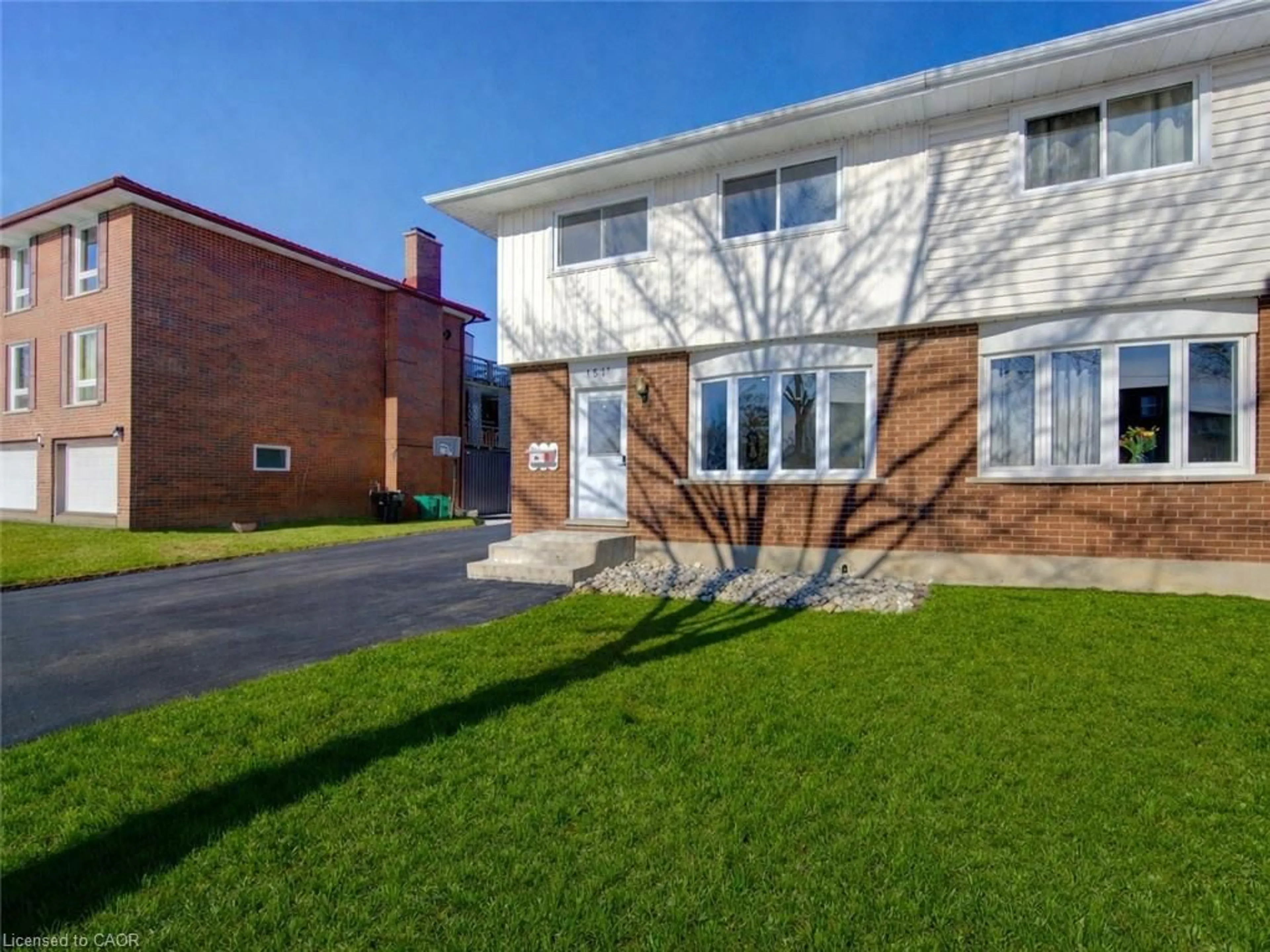 Home with brick exterior material, street for 151 Hincks St #B, New Hamburg Ontario N3A 2B1