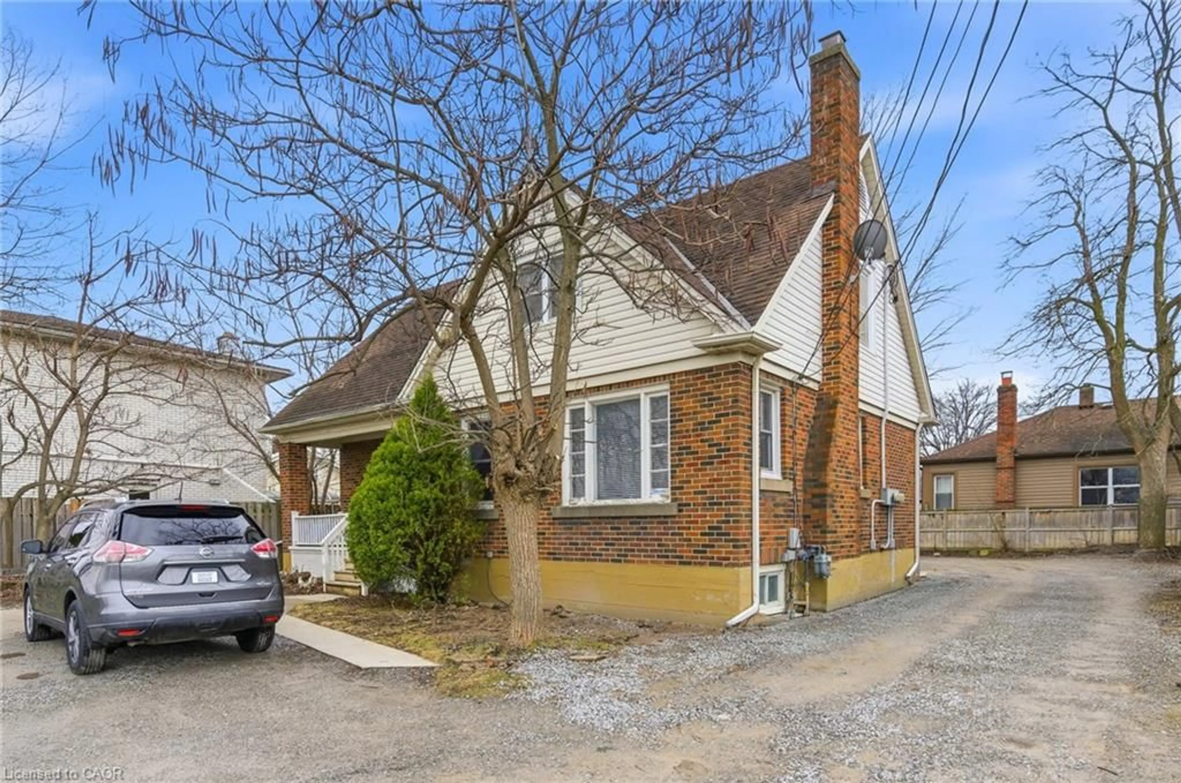Home with brick exterior material, street for 140 Eastchester Ave, St. Catharines Ontario L2P 2Z4