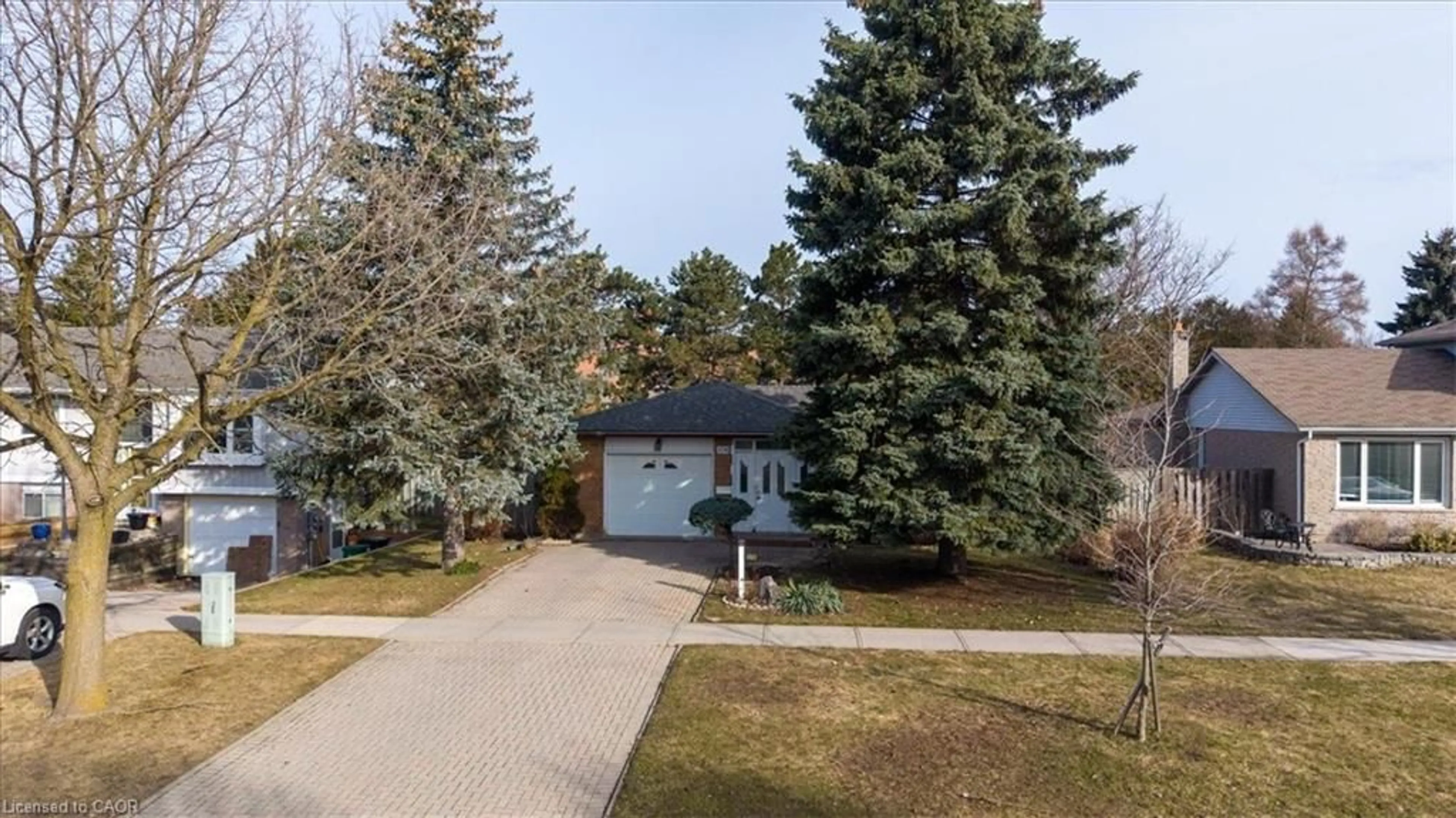 A pic from outside/outdoor area/front of a property/back of a property/a pic from drone, street for 176 Wissler Rd, Waterloo Ontario N2K 2X4
