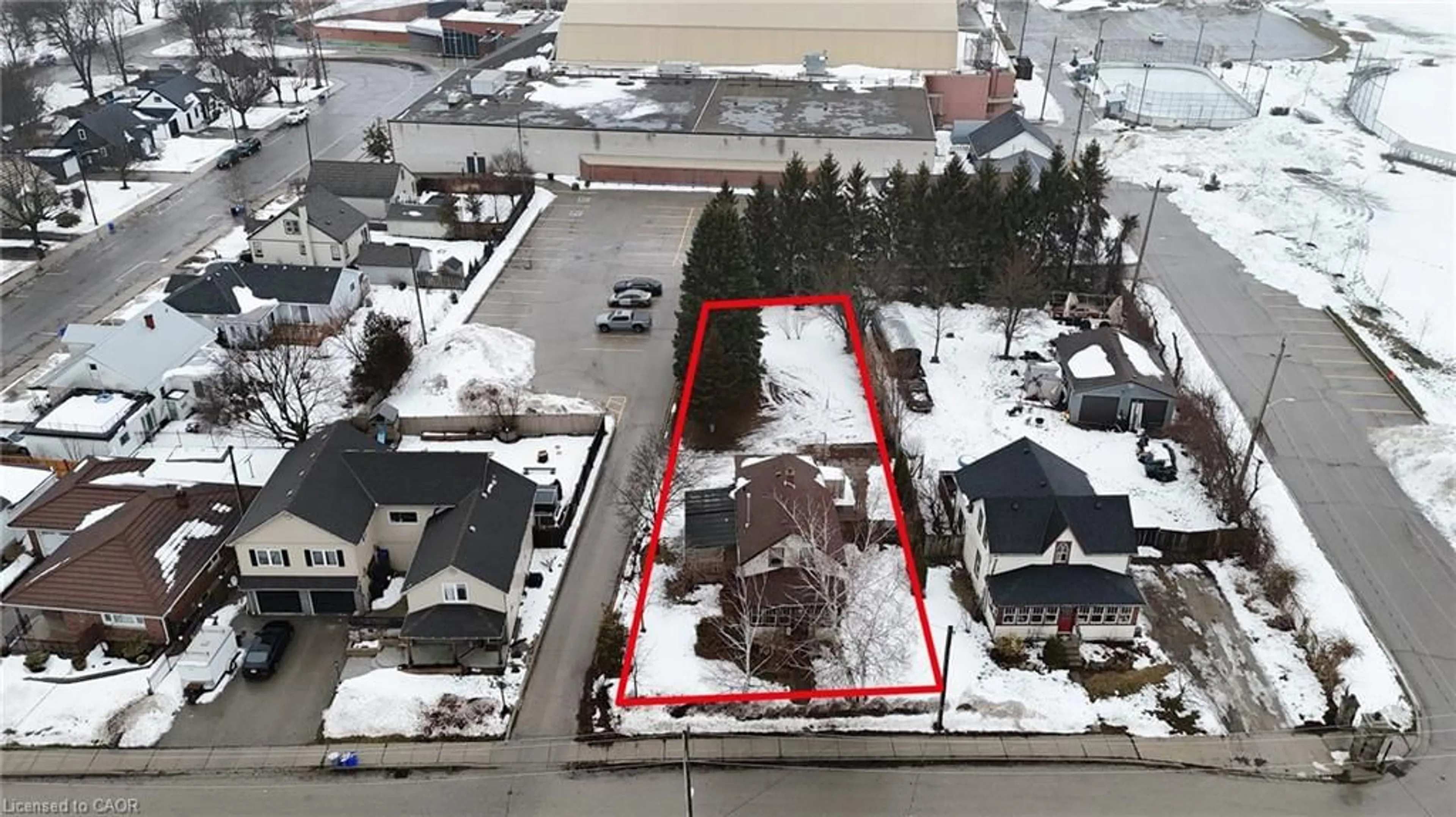 A pic from outside/outdoor area/front of a property/back of a property/a pic from drone, street for 42 Sanders St, Tillsonburg Ontario N4G 1H6