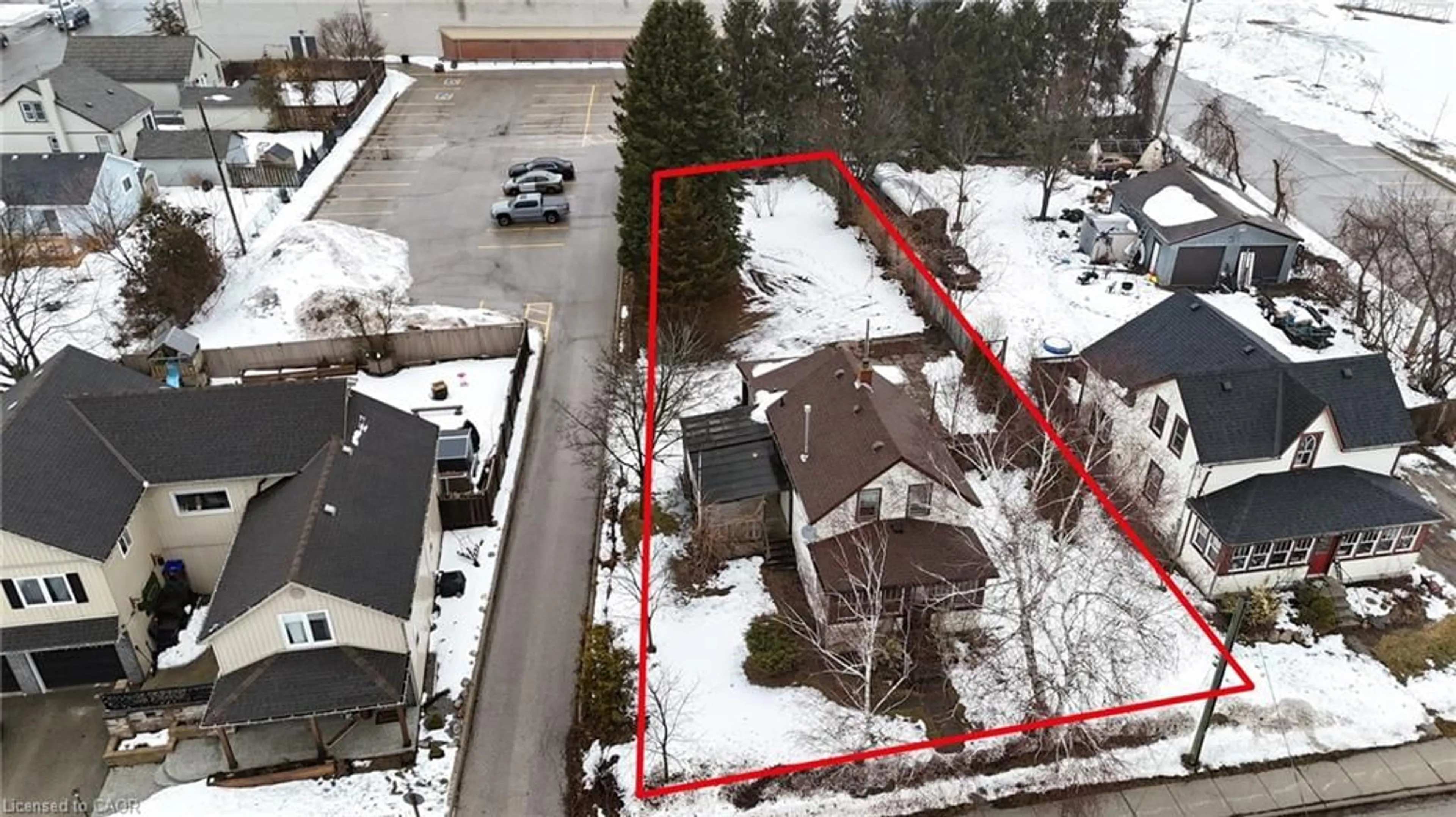 A pic from outside/outdoor area/front of a property/back of a property/a pic from drone, street for 42 Sanders St, Tillsonburg Ontario N4G 1H6